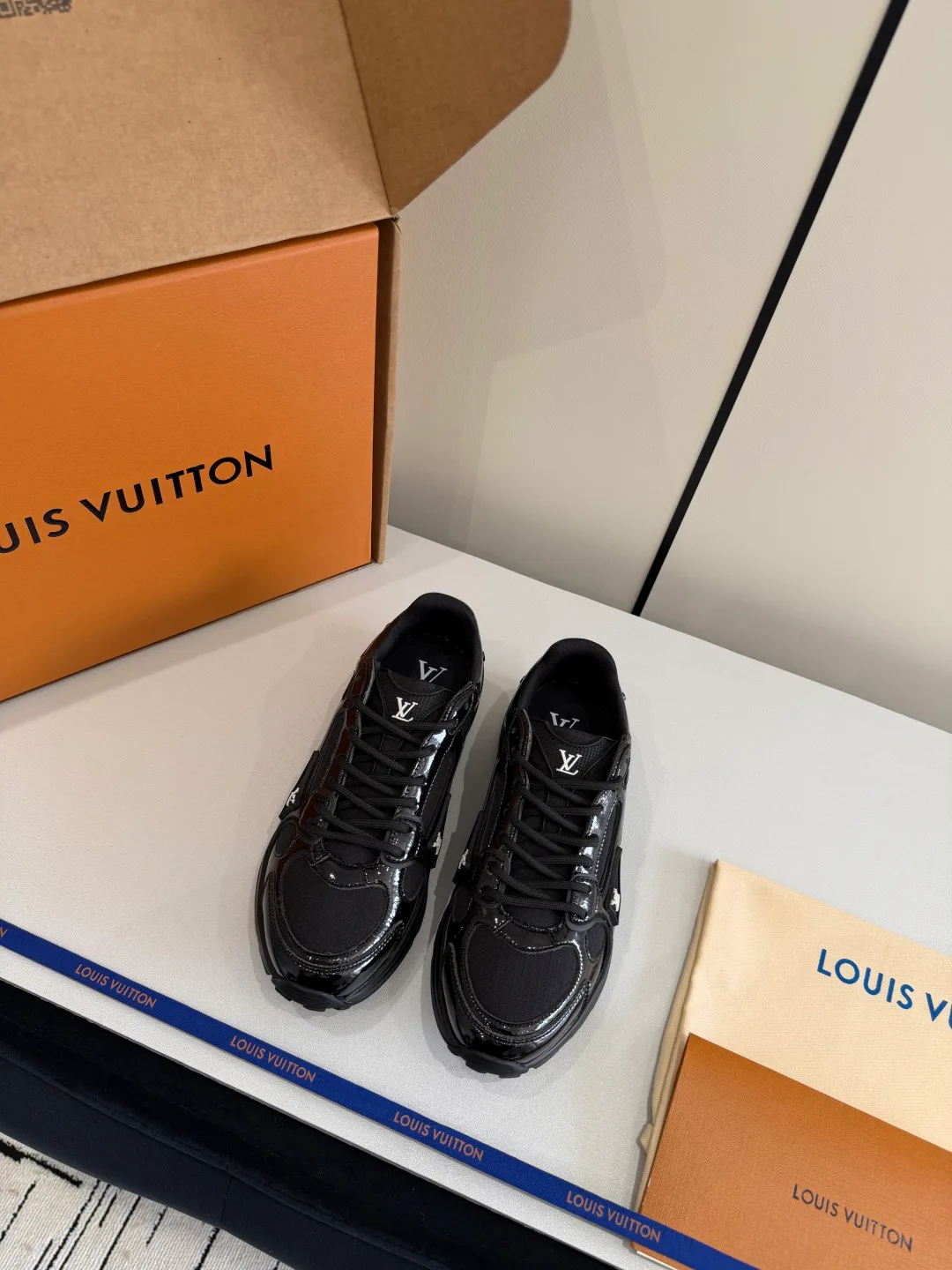 Кроссовки Женские Louis Vuitton 11497553