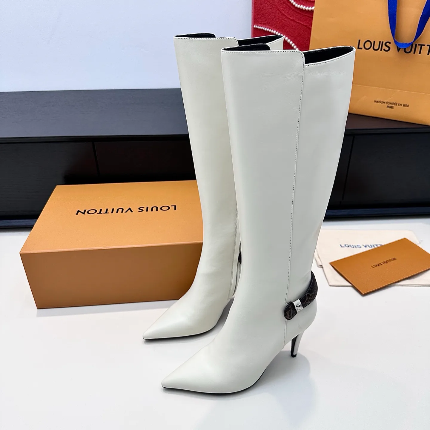 Сапоги Женские Louis Vuitton 19301568