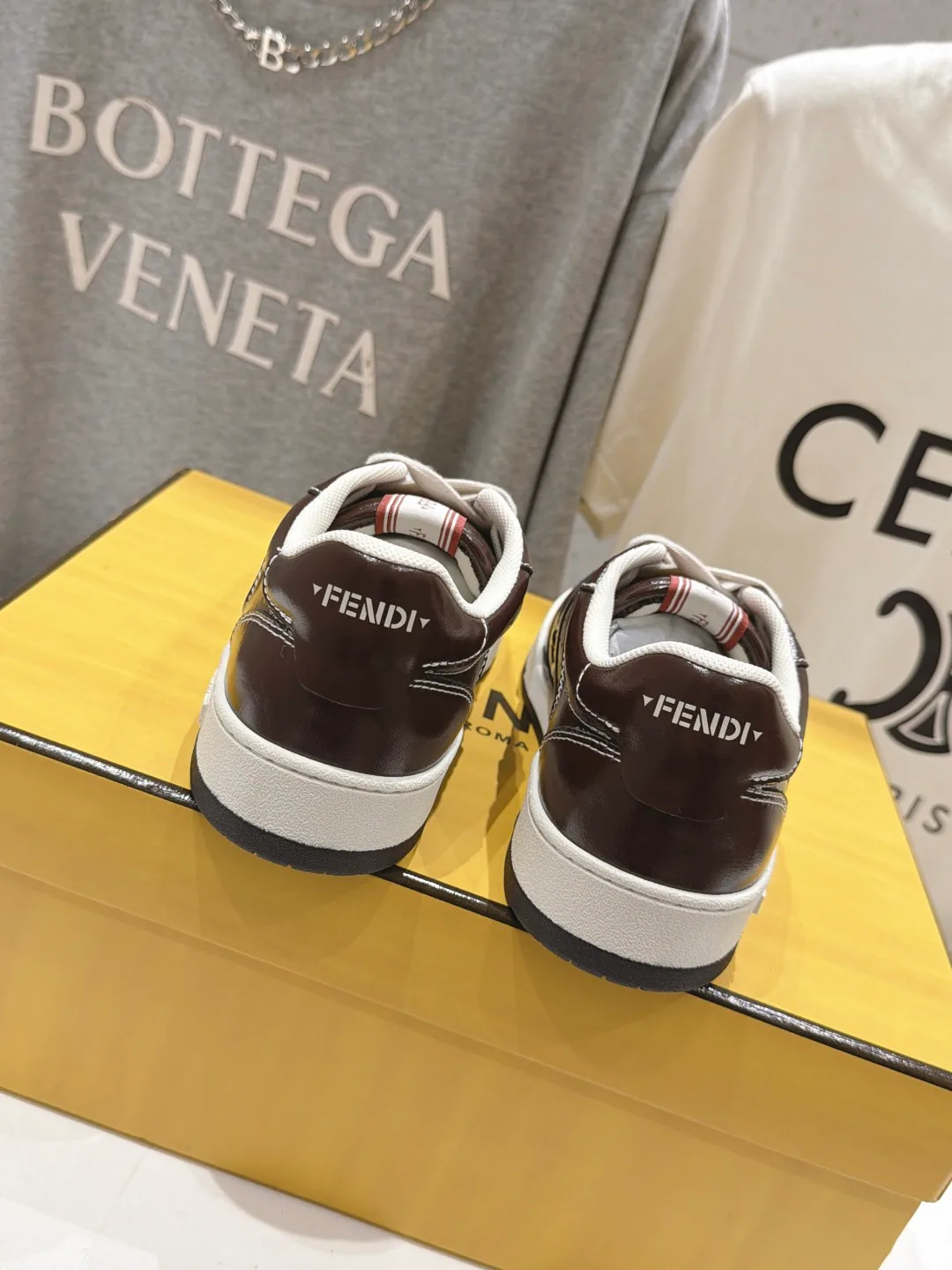 Кроссовки Женские Fendi 17908447