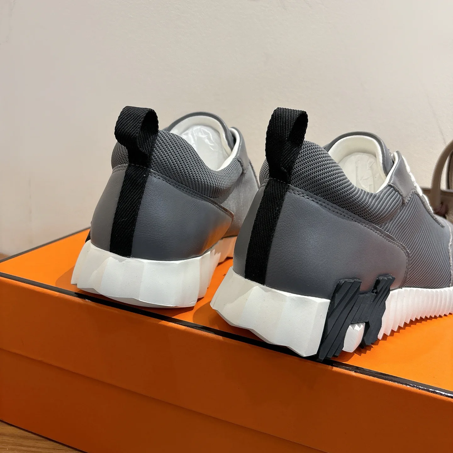 Кроссовки Женские Hermes 18729611