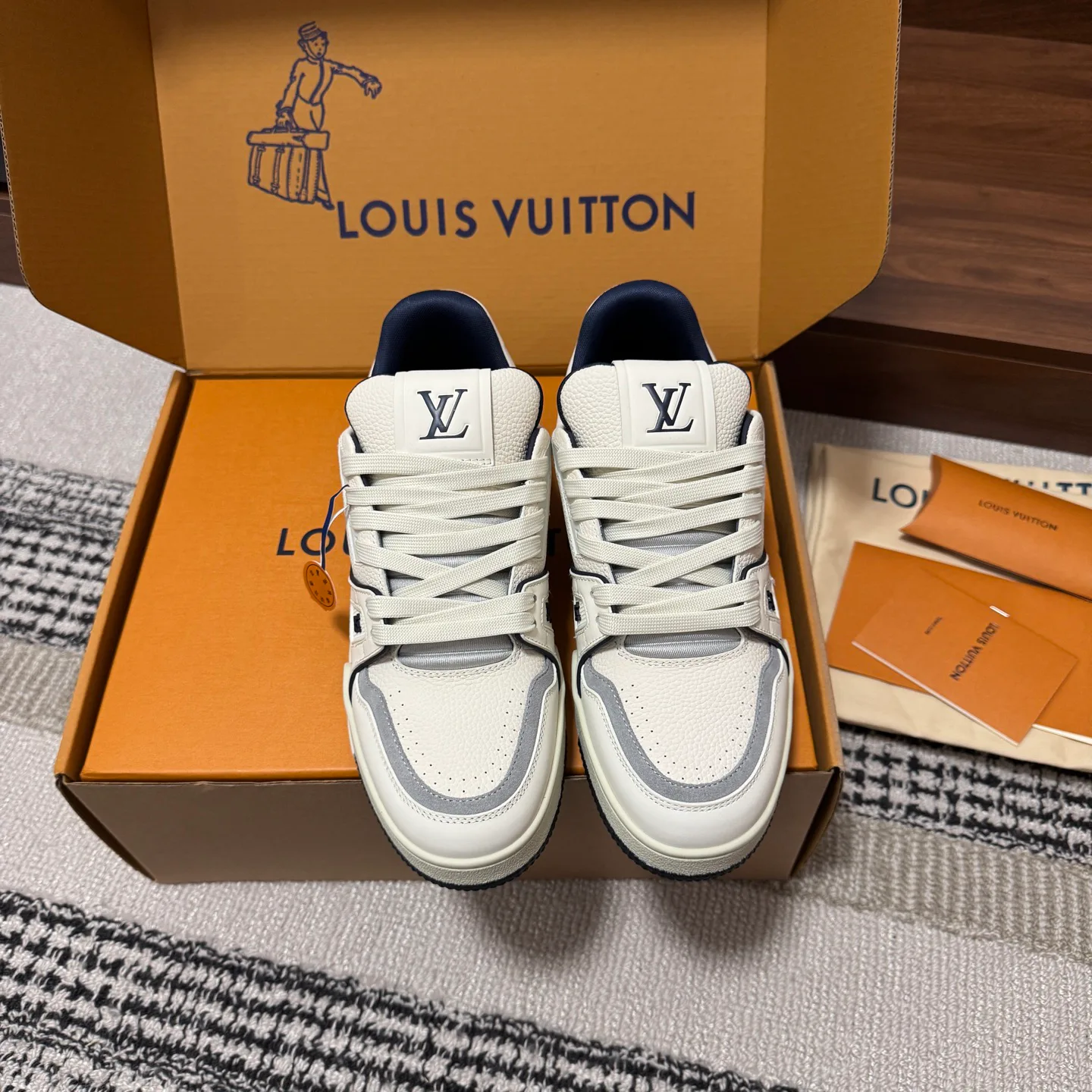 Кроссовки Женские Louis Vuitton 1546783