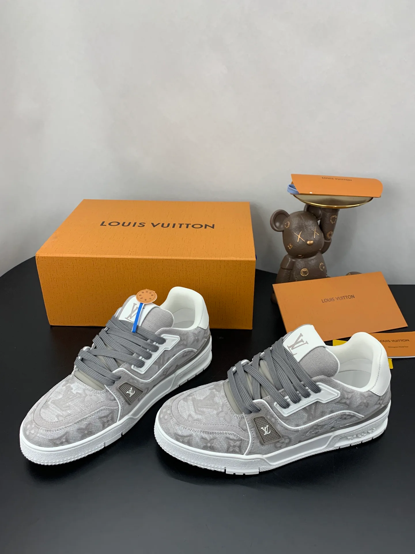 Кроссовки Женские Louis Vuitton 17545276