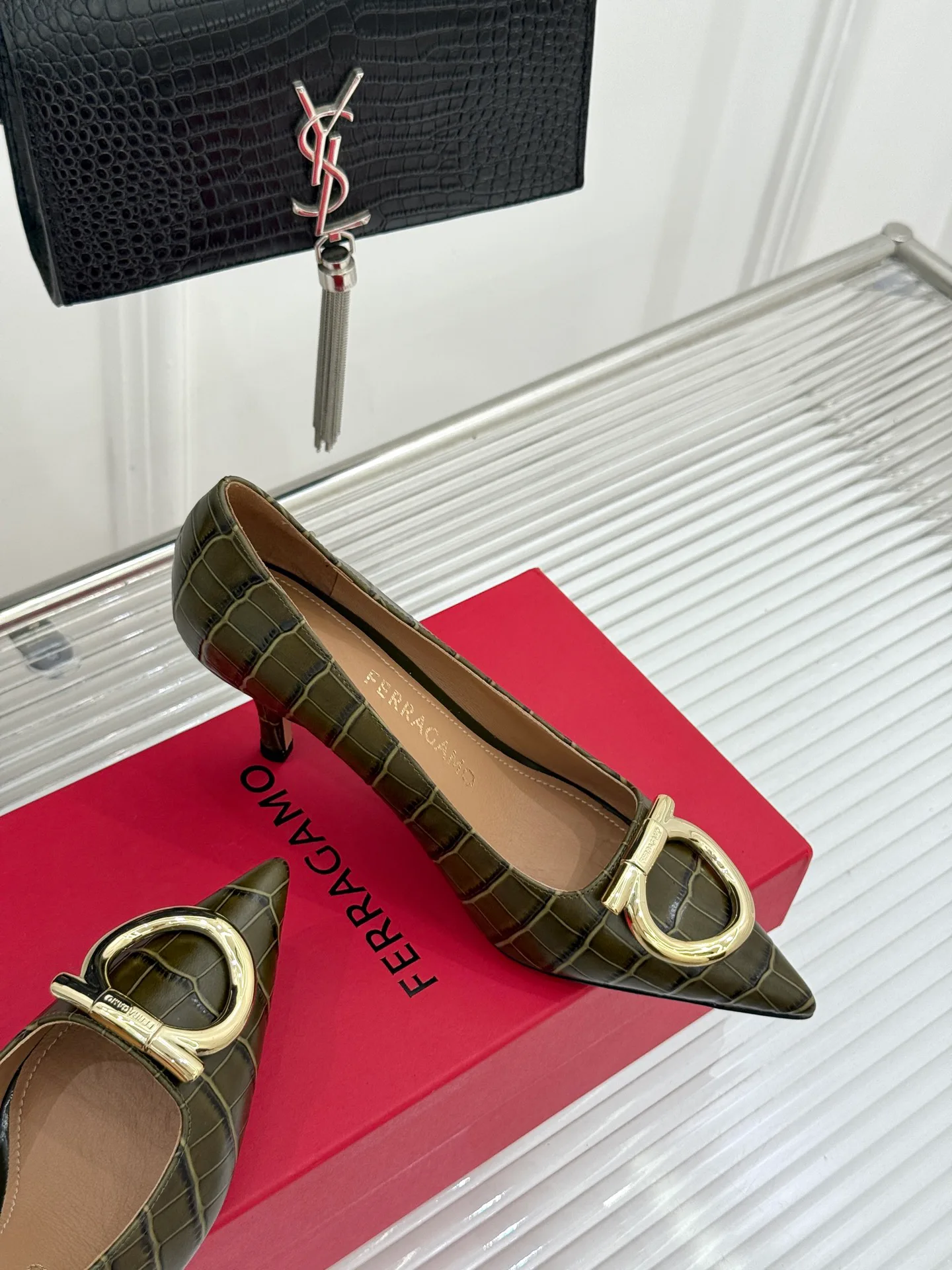 Туфли Женские Salvatore Ferragamo 18104108