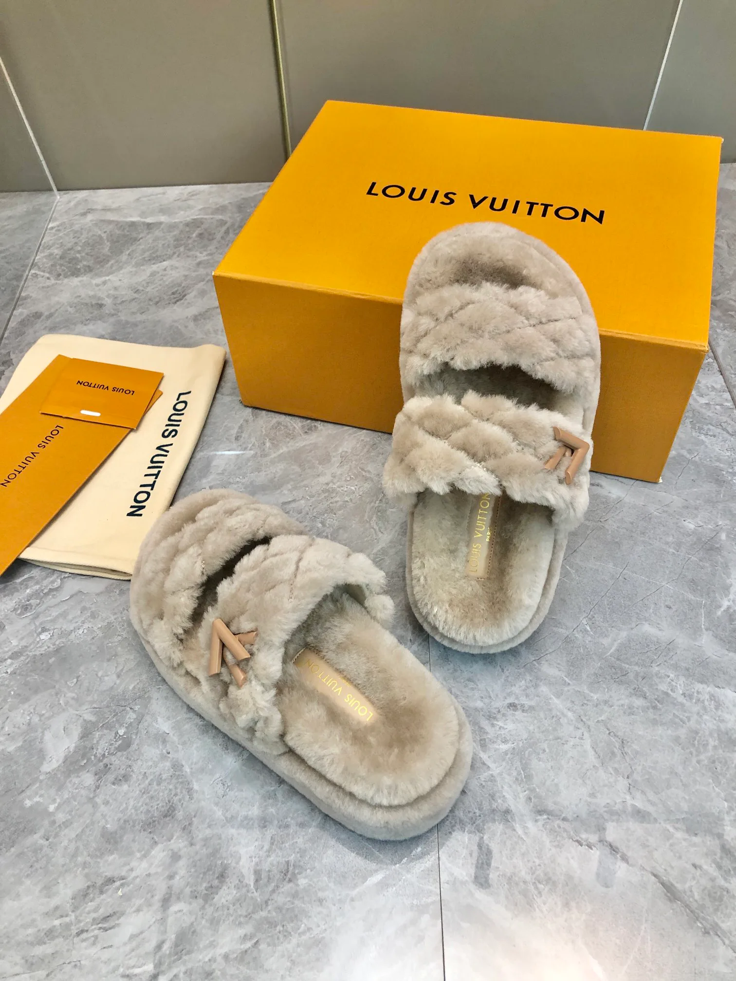 Тапочки Женские Louis Vuitton 86912