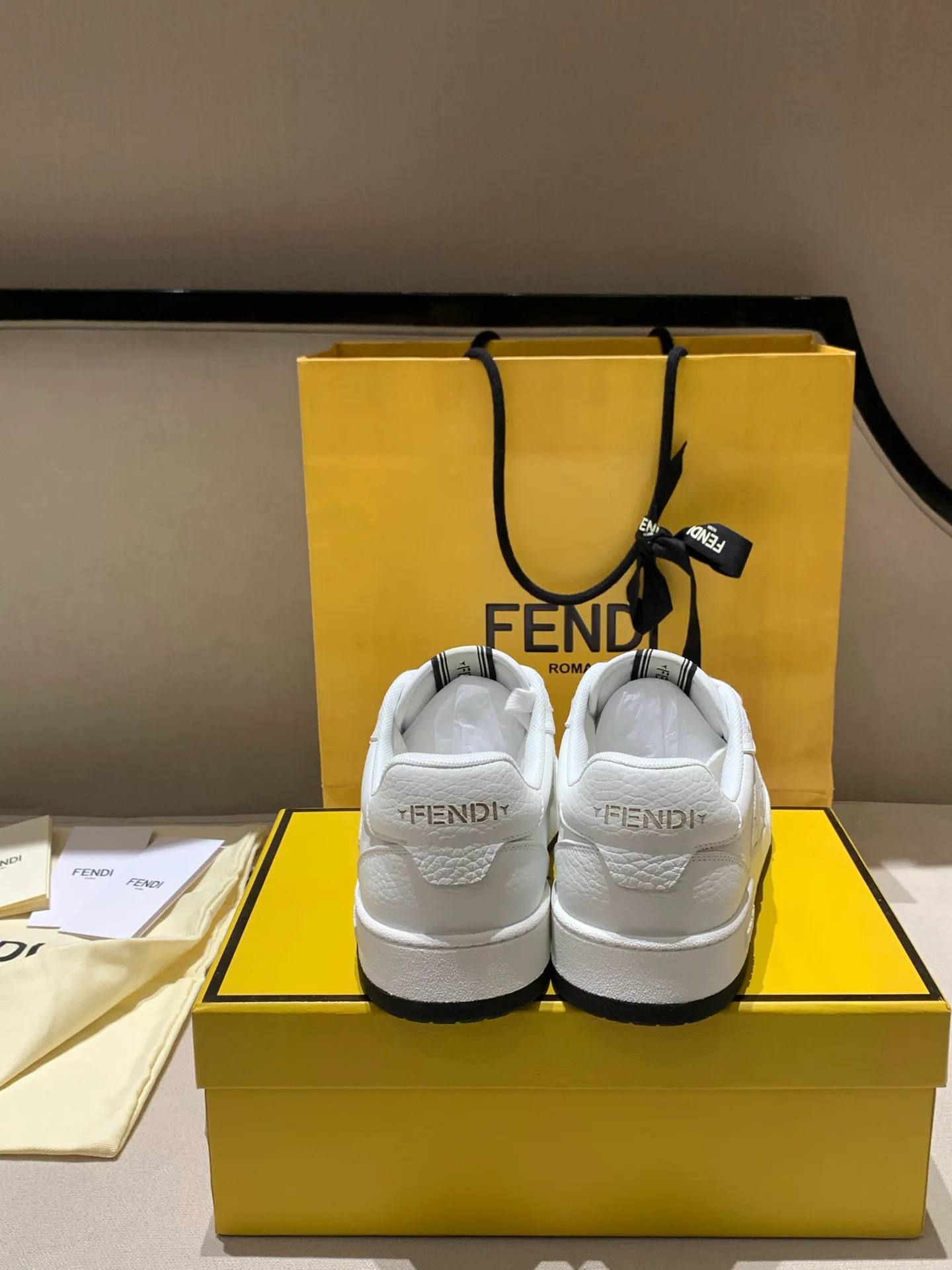 Кроссовки Женские Fendi 18228115