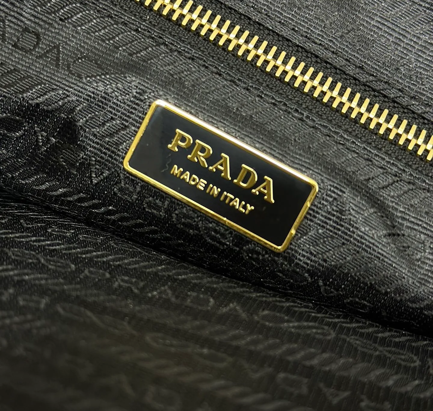 Классические Сумки Женские Prada 11462564