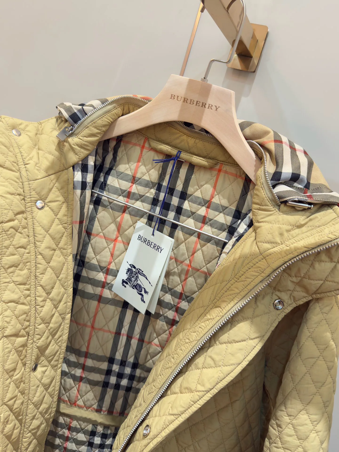Куртки И Пуховики Женские Burberry 18206340