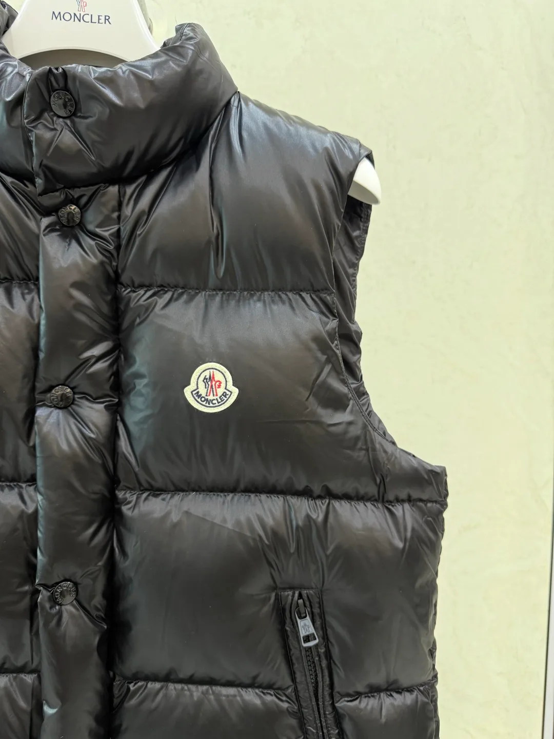 Жилеты Женские Moncler 18052717