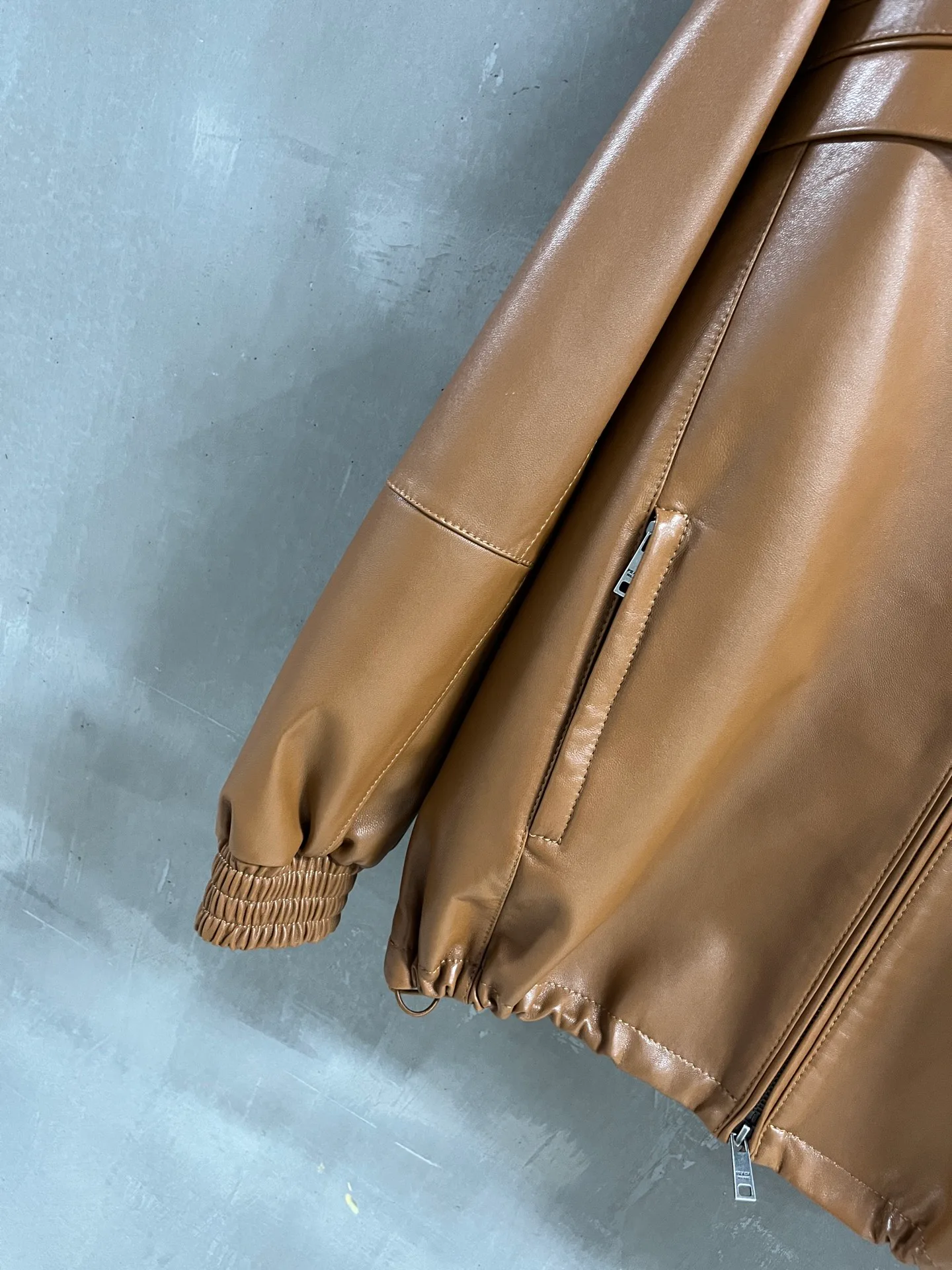 Кожаные Куртки И Дублёнки Женские Prada 18172847