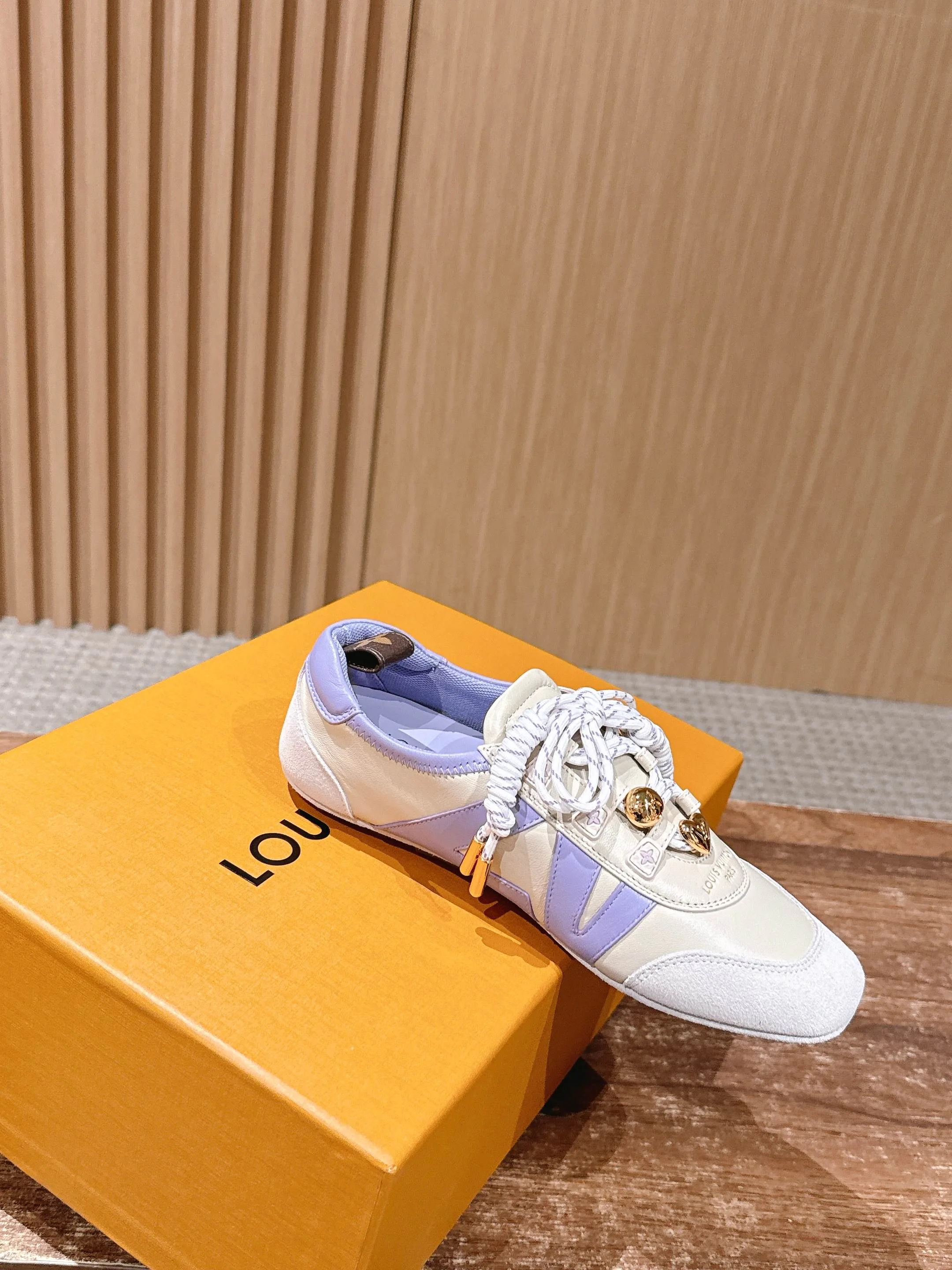 Кроссовки Женские Louis Vuitton 1483912