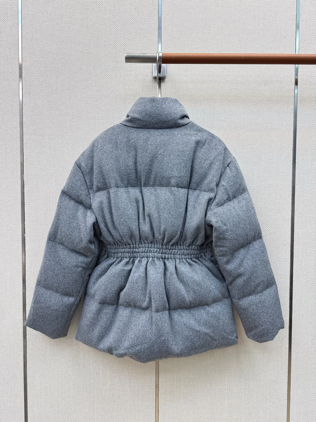 Куртки И Пуховики Женские Prada 18629386