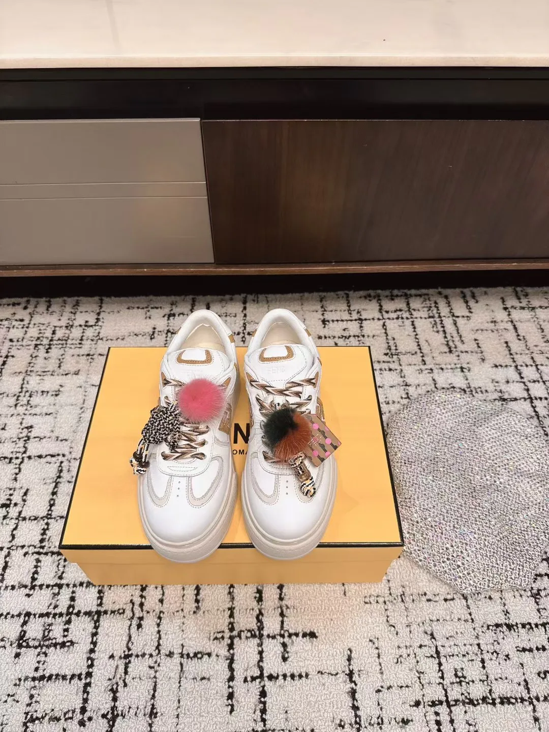 Кроссовки Женские Fendi 56999