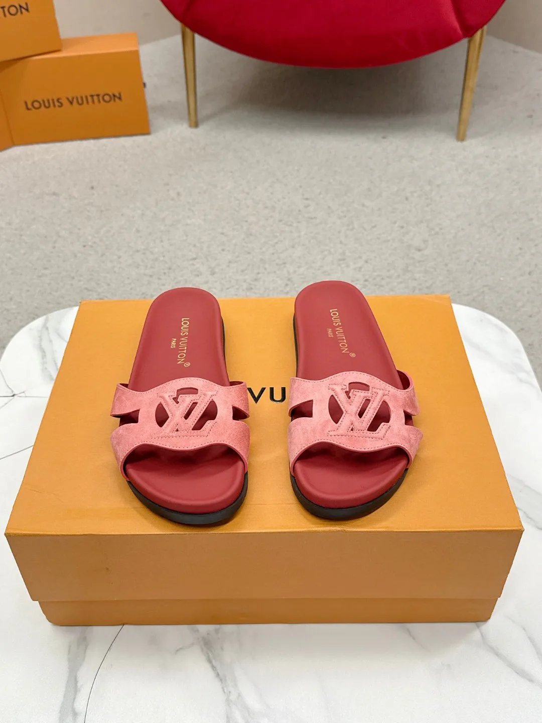 Шлепанцы Женские Louis Vuitton 18235719
