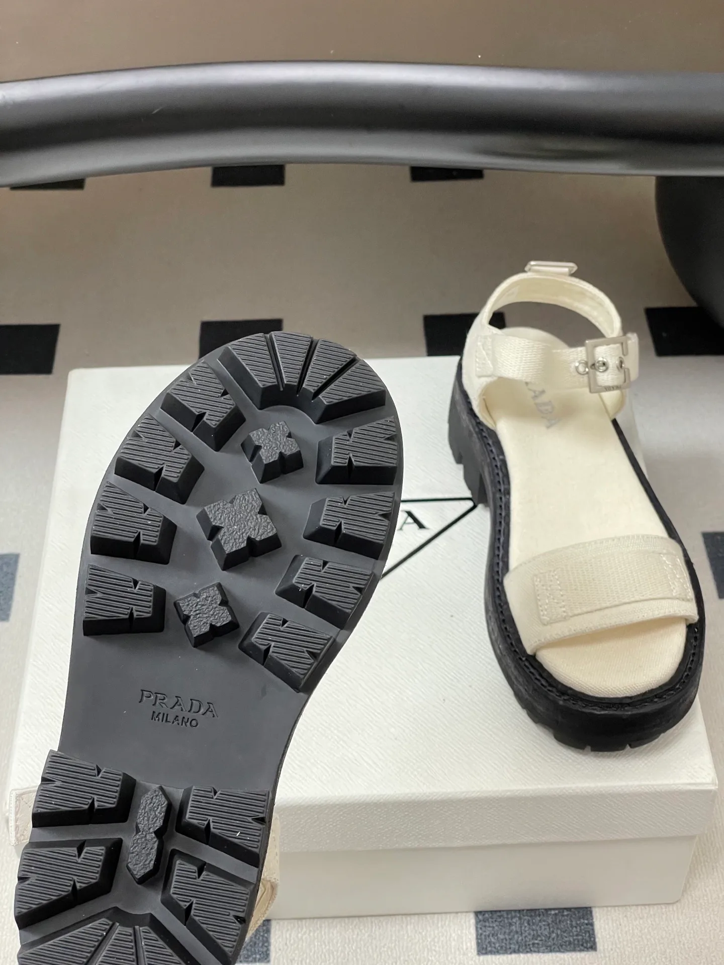 Босоножки Женские Prada 10993975