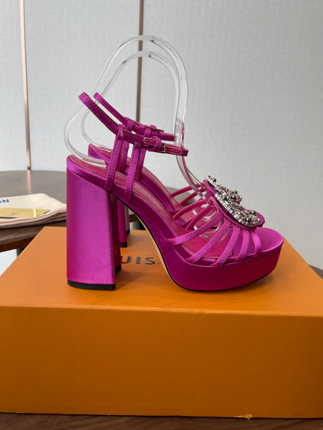 Босоножки Женские Louis Vuitton 11427936