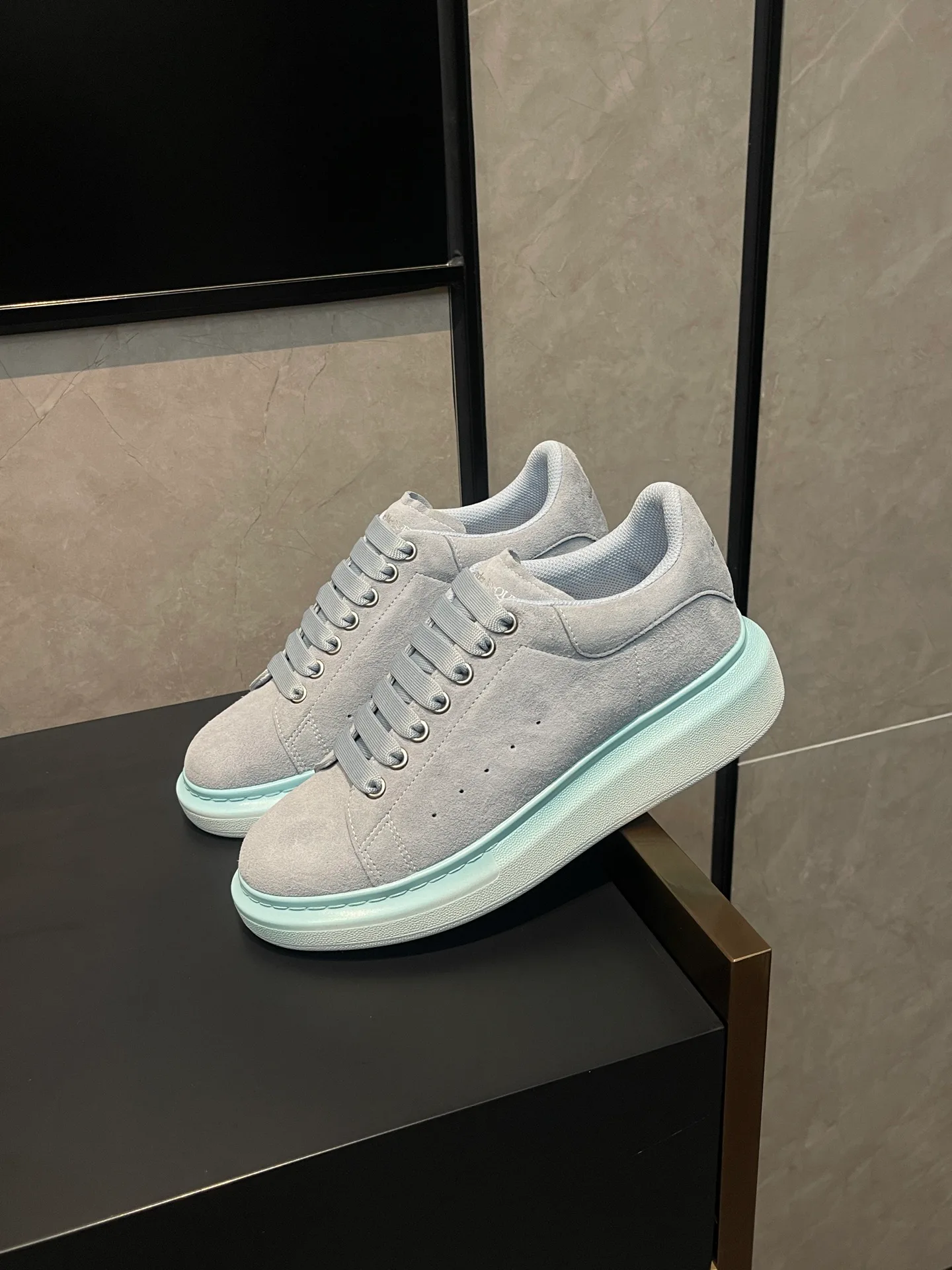 Кроссовки Женские Alexander Mcqueen 17827924