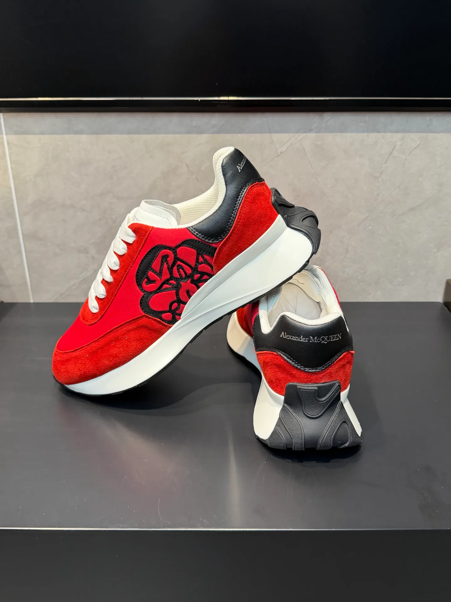 Кроссовки Женские Alexander Mcqueen 18891471