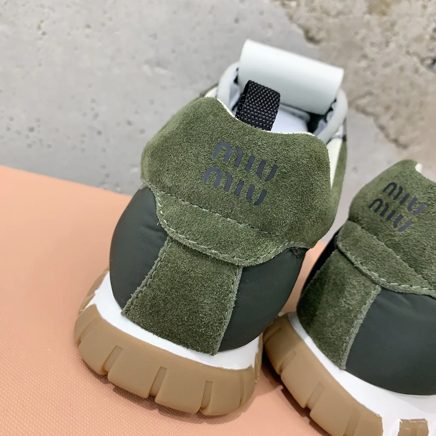 Кроссовки Женские Miu Miu 25456