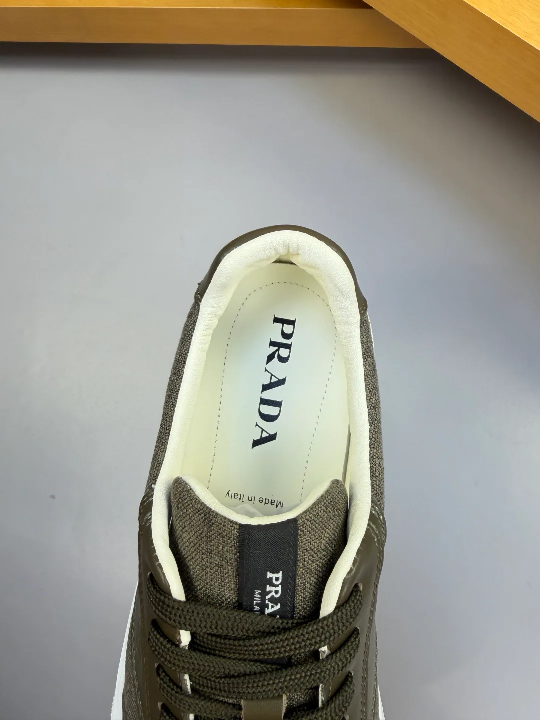 Кроссовки Женские Prada 18666894