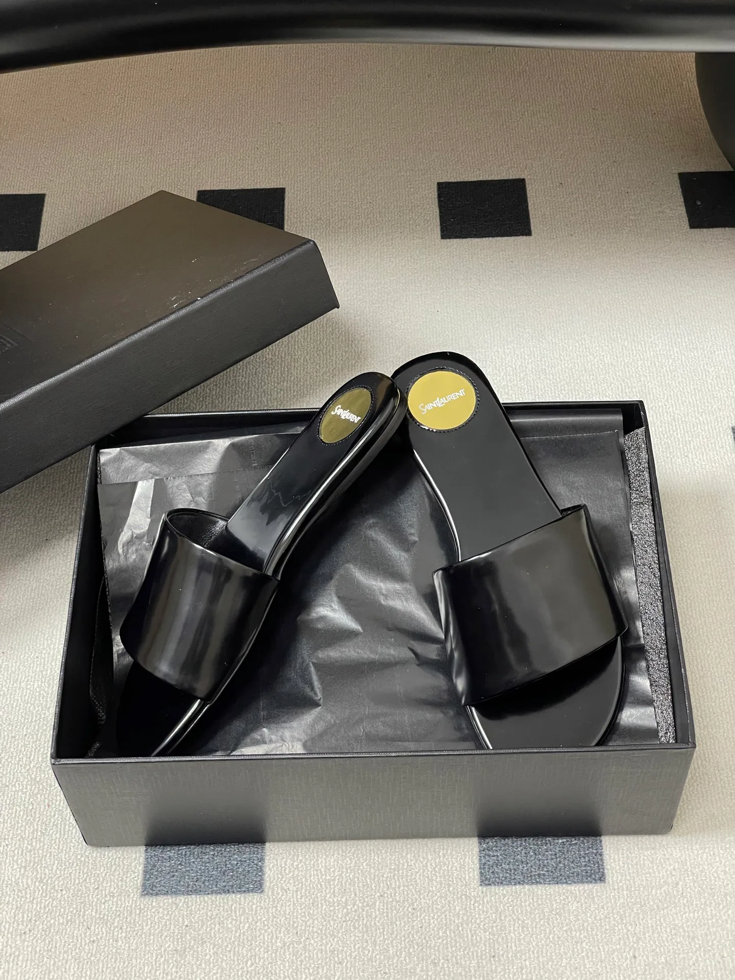 Шлепанцы Женские Saint Laurent 855430