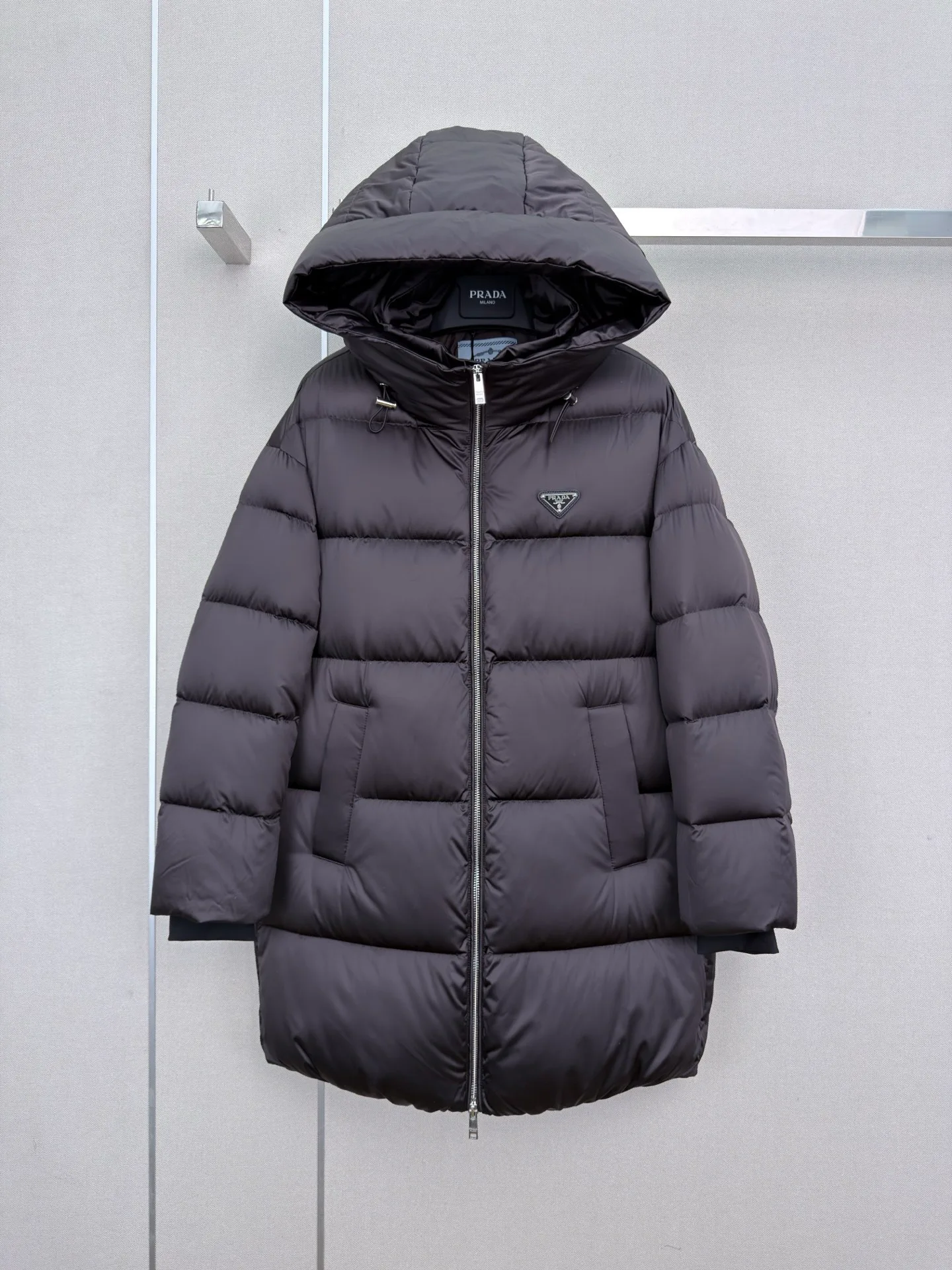 Куртки И Пуховики Женские Prada 18600979