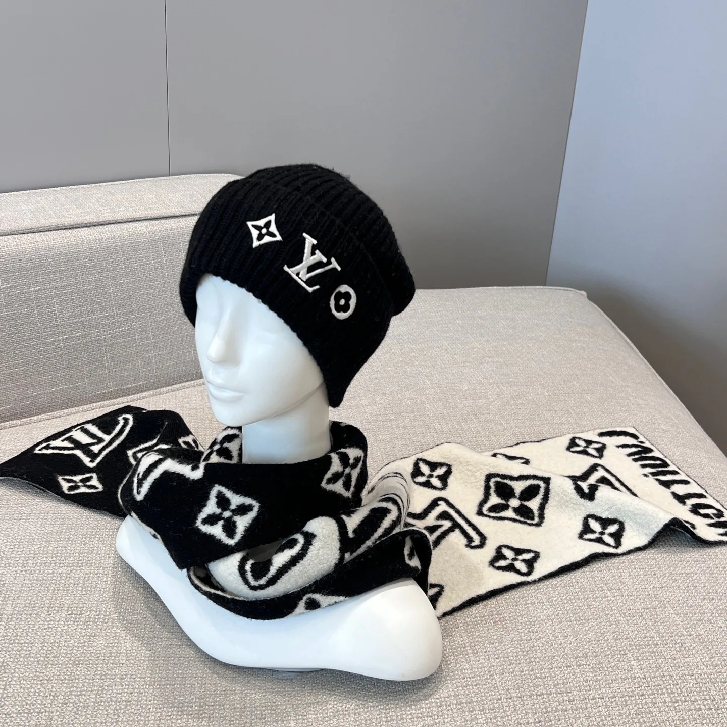 Шарфы Louis Vuitton 5049636