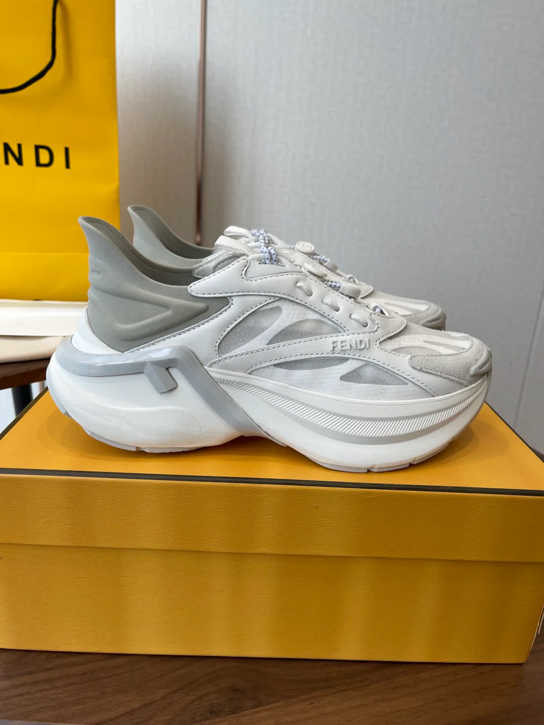 Кроссовки Женские Fendi 11428091