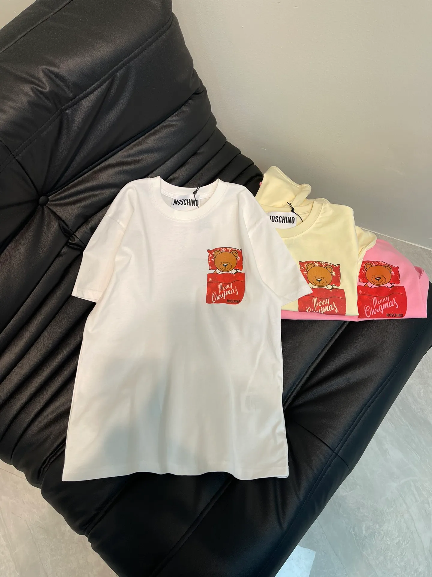 Футболки Женские Moschino 3667