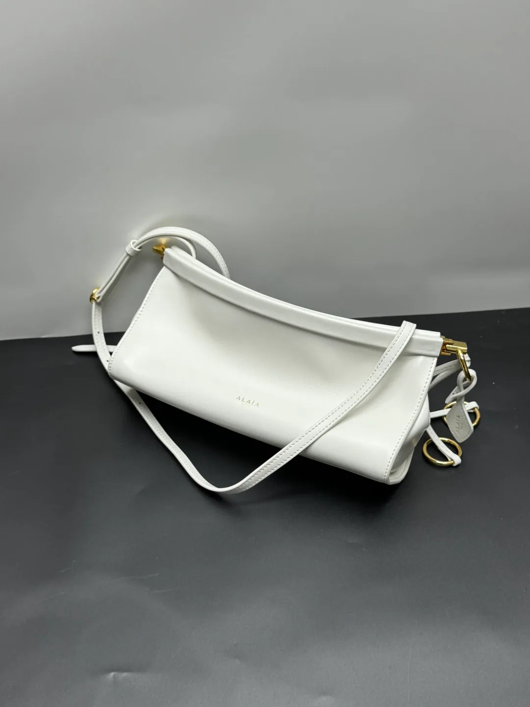 Сумки На Ремне Женские Alaia 11667395