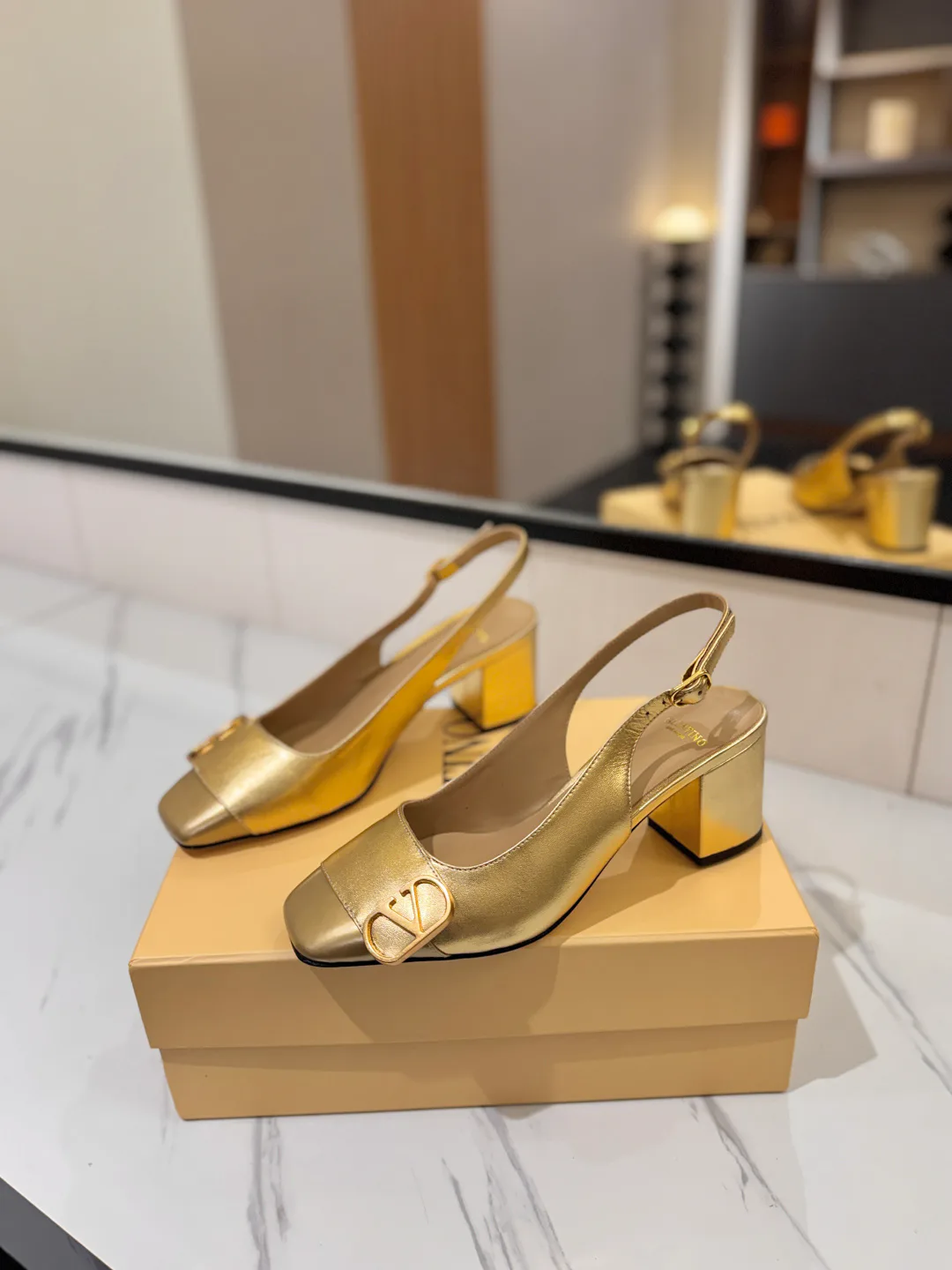 Босоножки Женские Valentino 18134902
