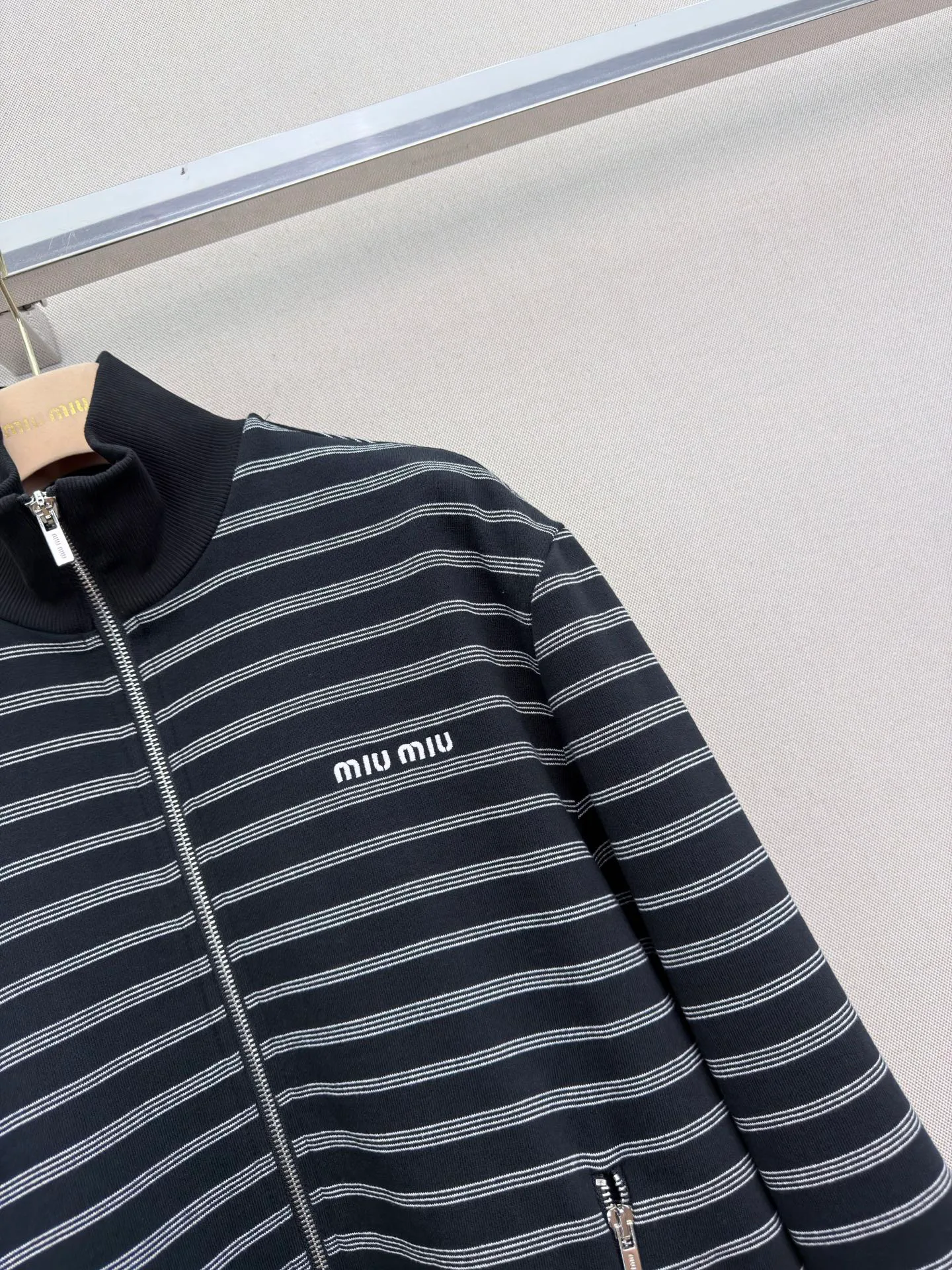 Куртки И Пуховики Женские Miu Miu 18245772