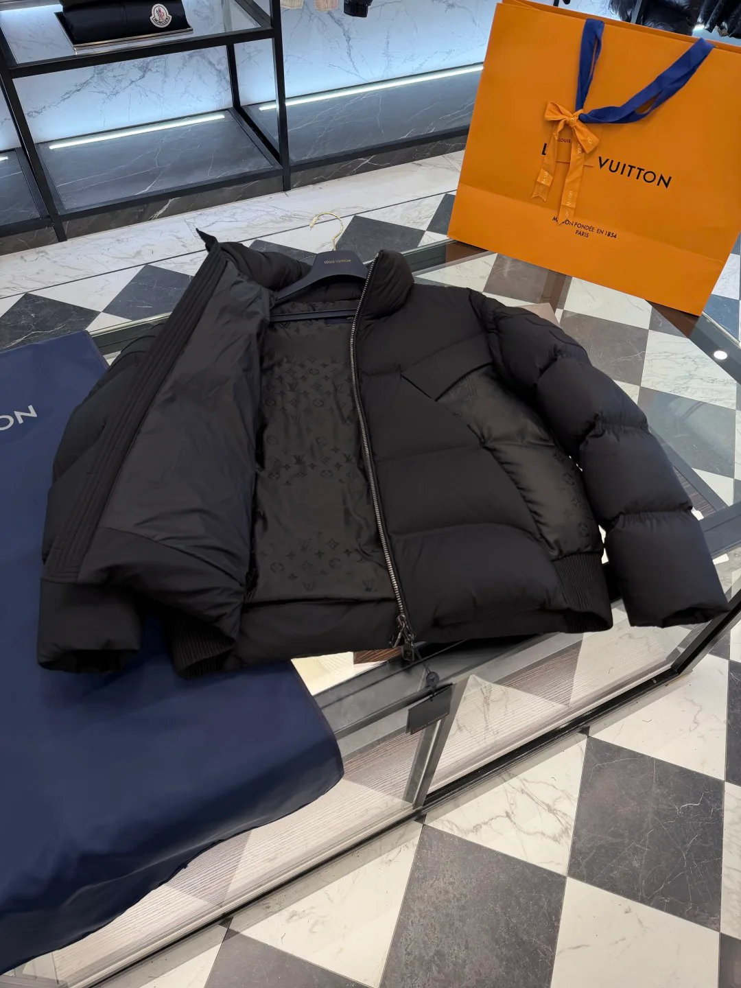 Куртки И Пуховики Женские Louis Vuitton 1521822
