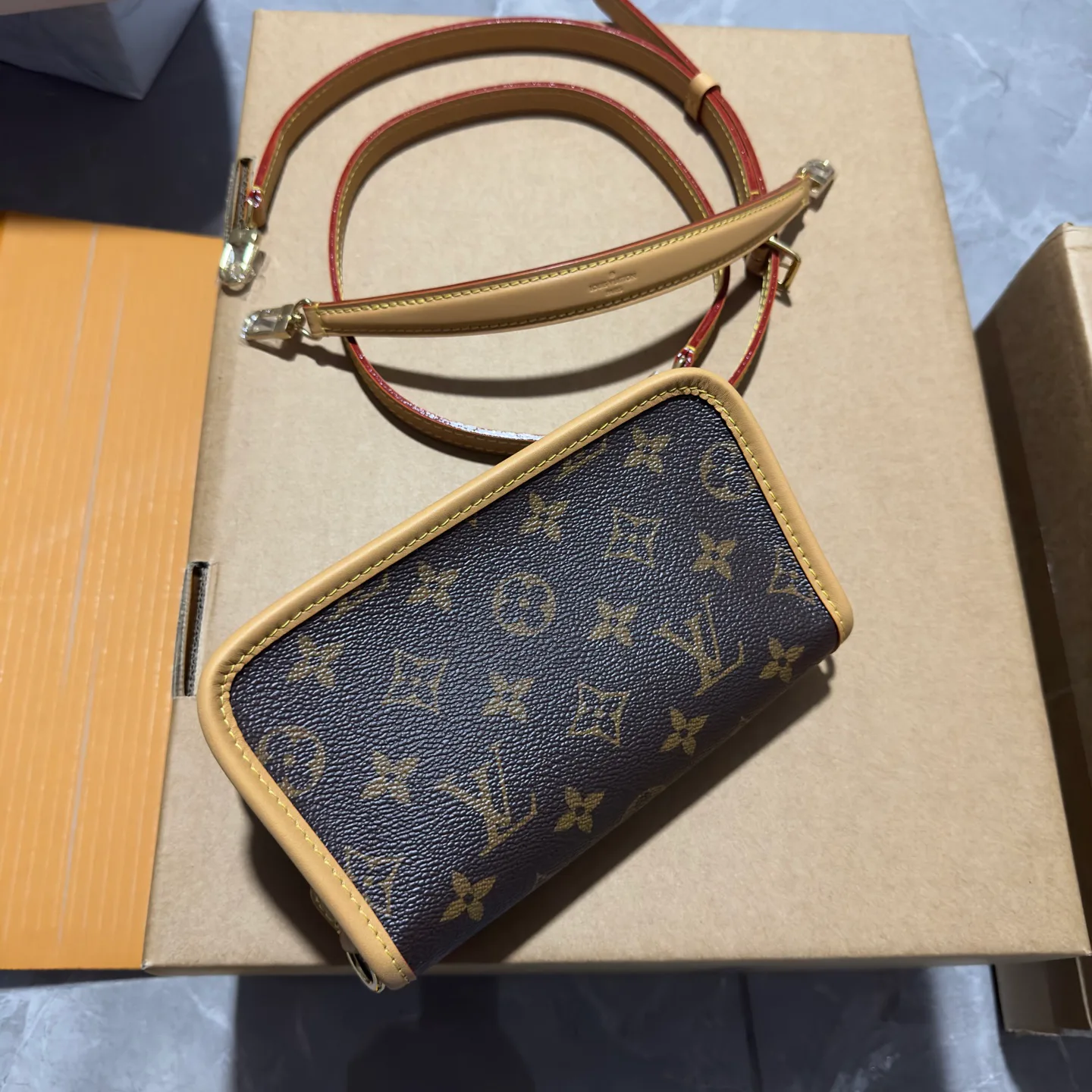 Клатчи Женские Louis Vuitton 11508437