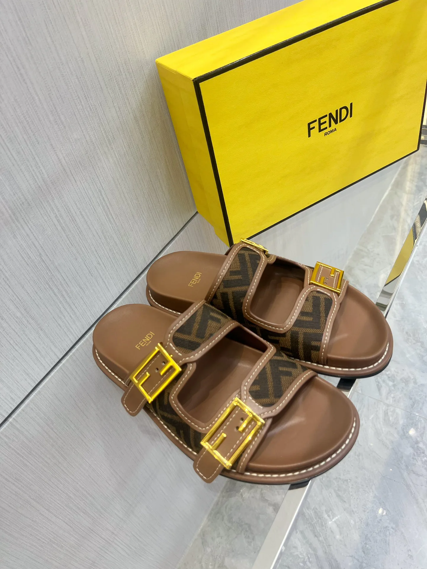 Шлепанцы Женские Fendi 22521