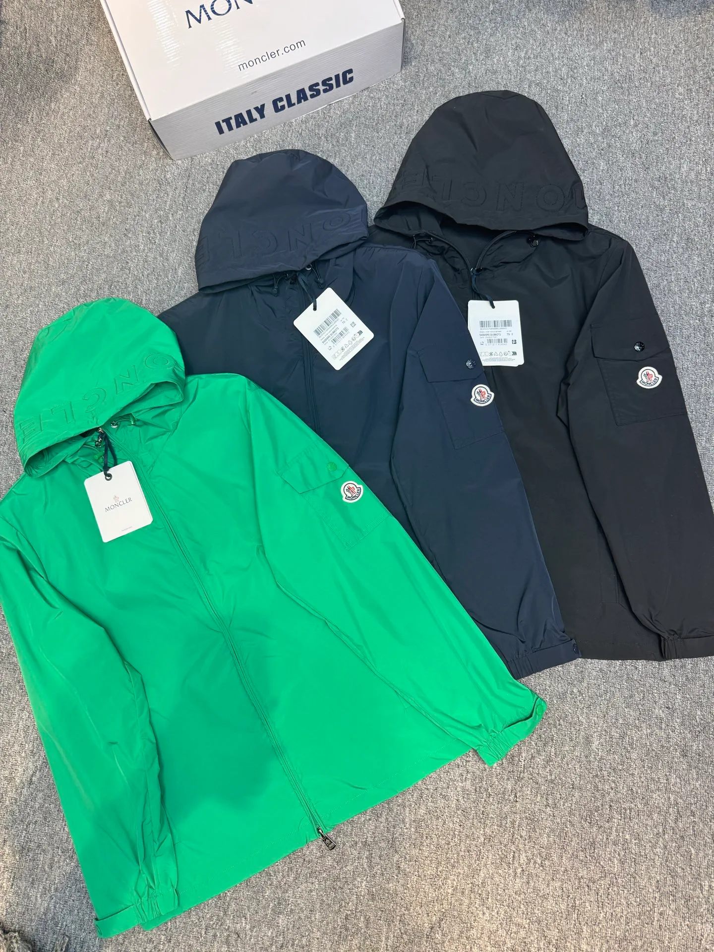 Куртки И Пуховики Мужские Moncler 13137532