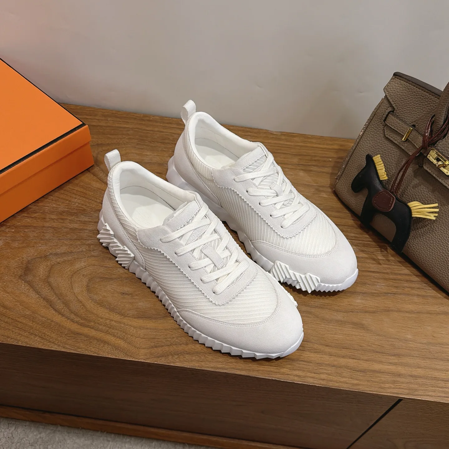 Кроссовки Женские Hermes 17303724