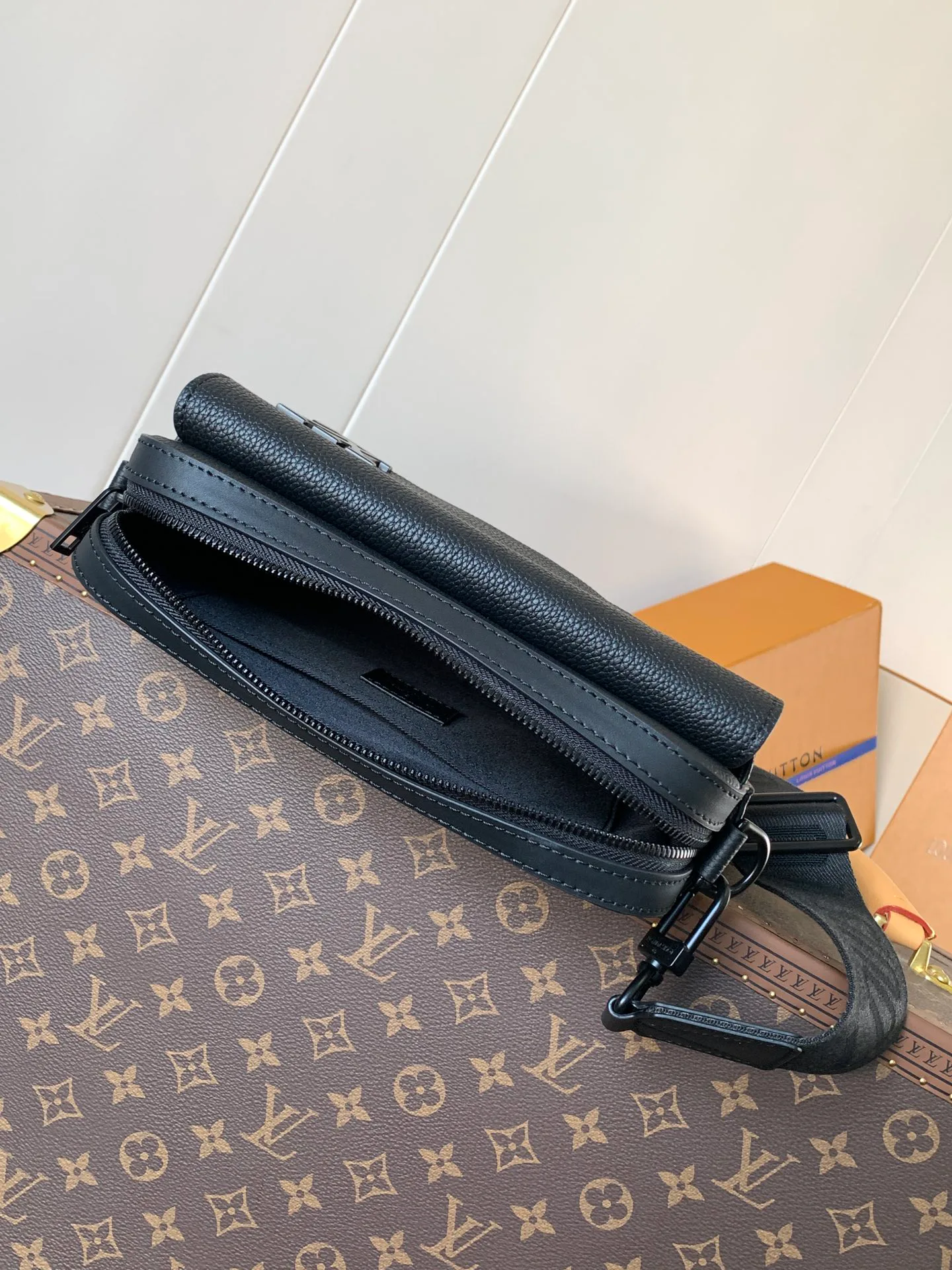 Сумки На Ремне Женские Louis Vuitton 13435239