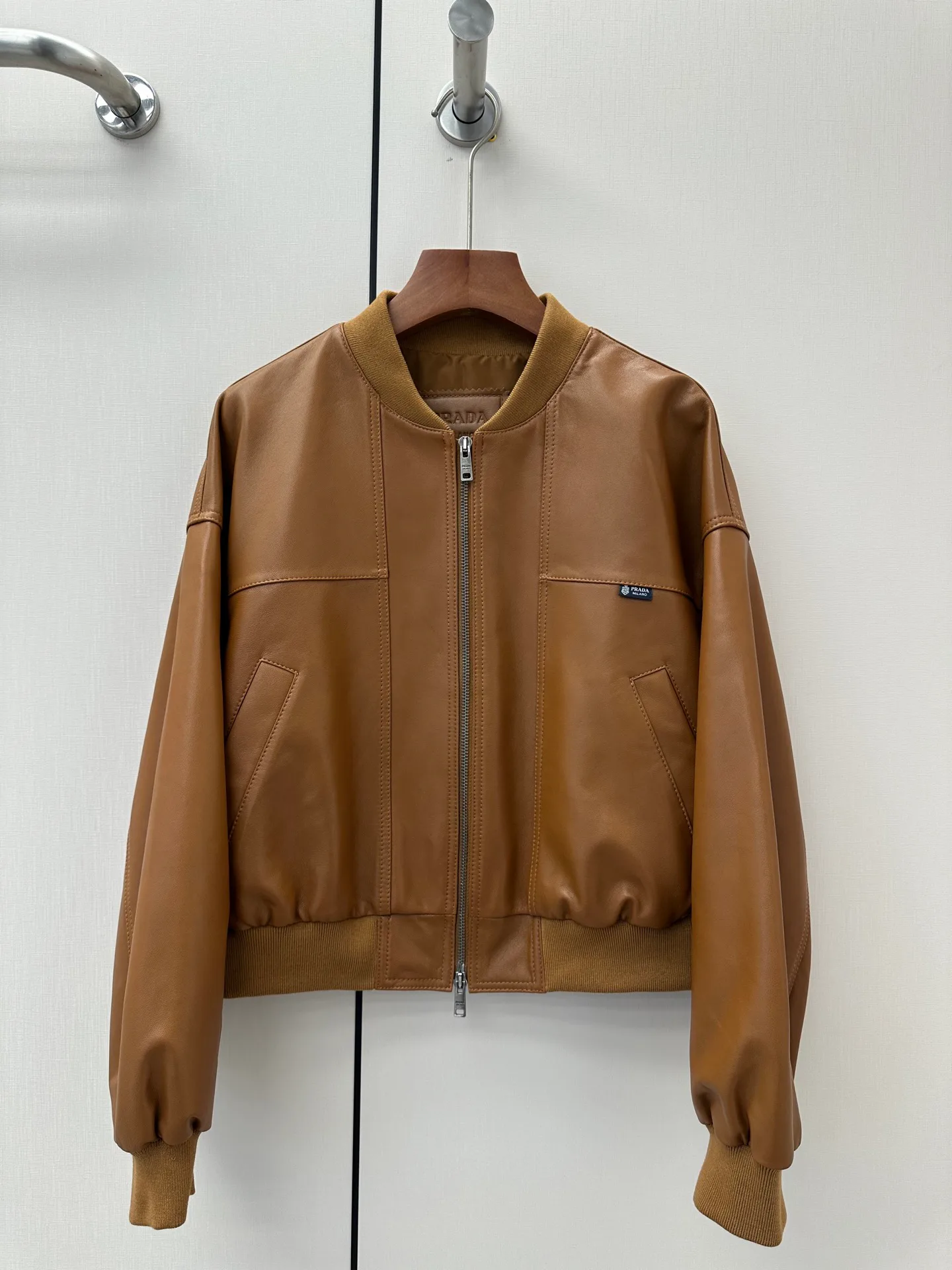 Кожаные Куртки И Дублёнки Женские Prada 18172872