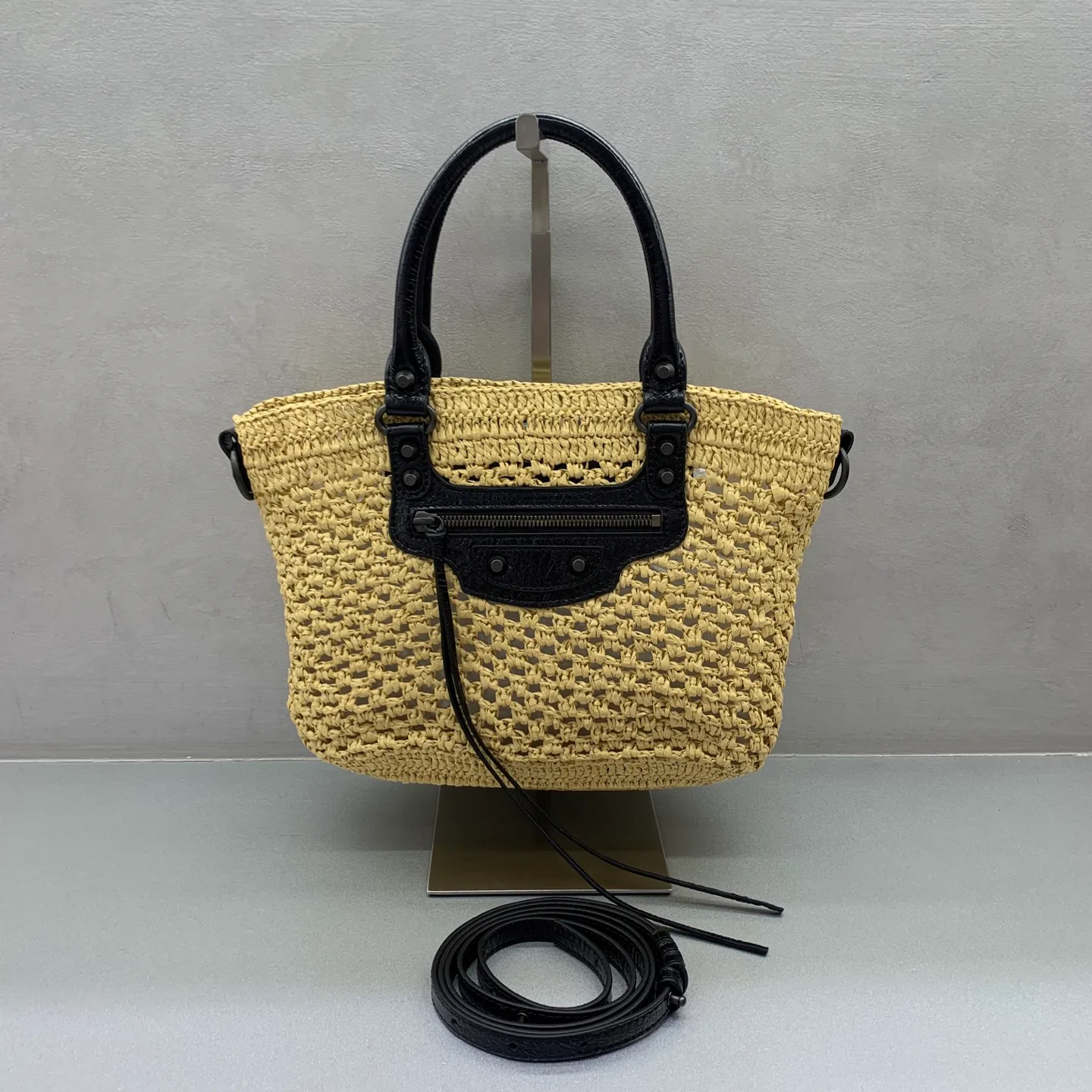 Классические Сумки Женские Balenciaga 18136270