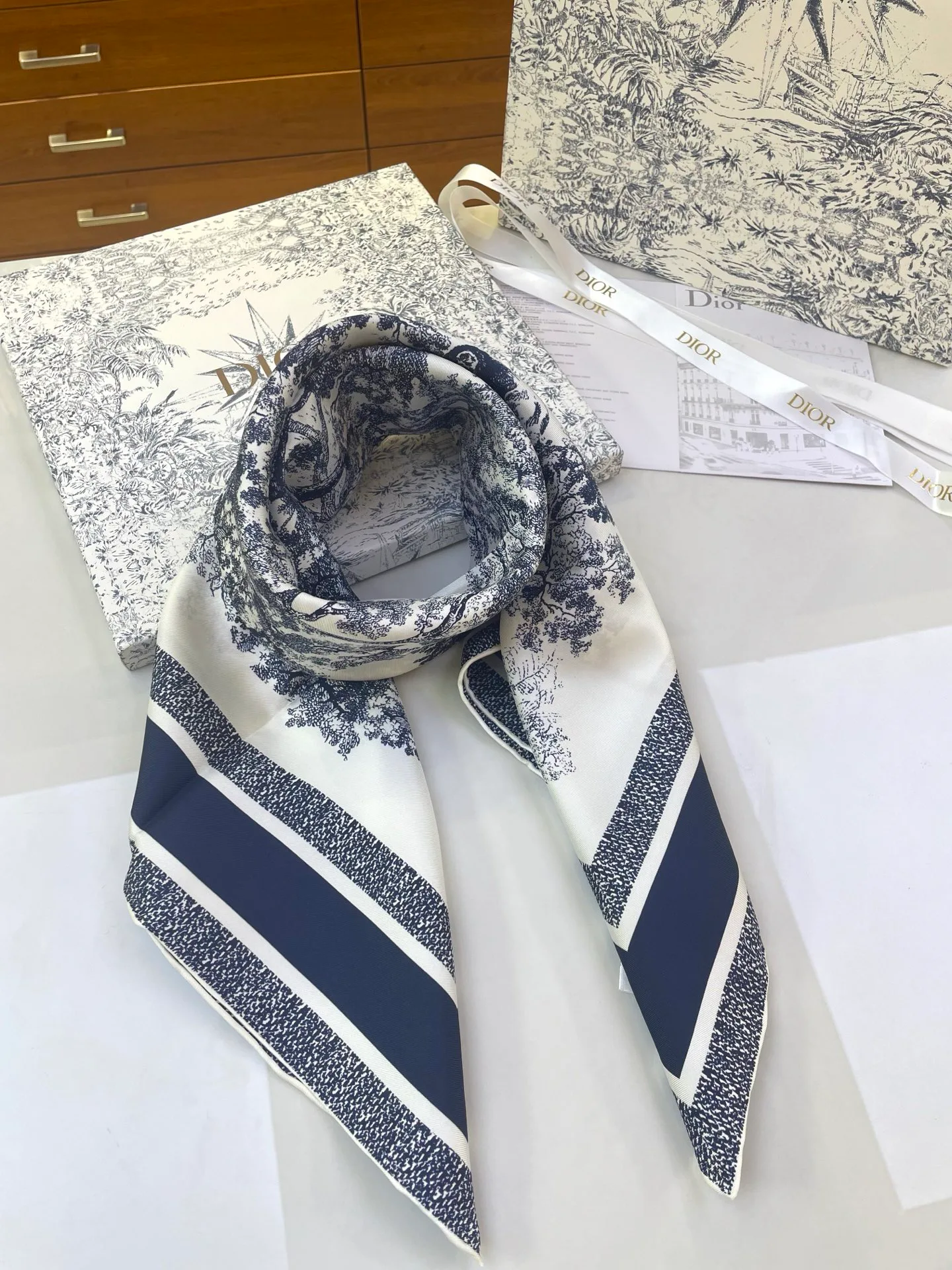 Платки Christian Dior 9886896