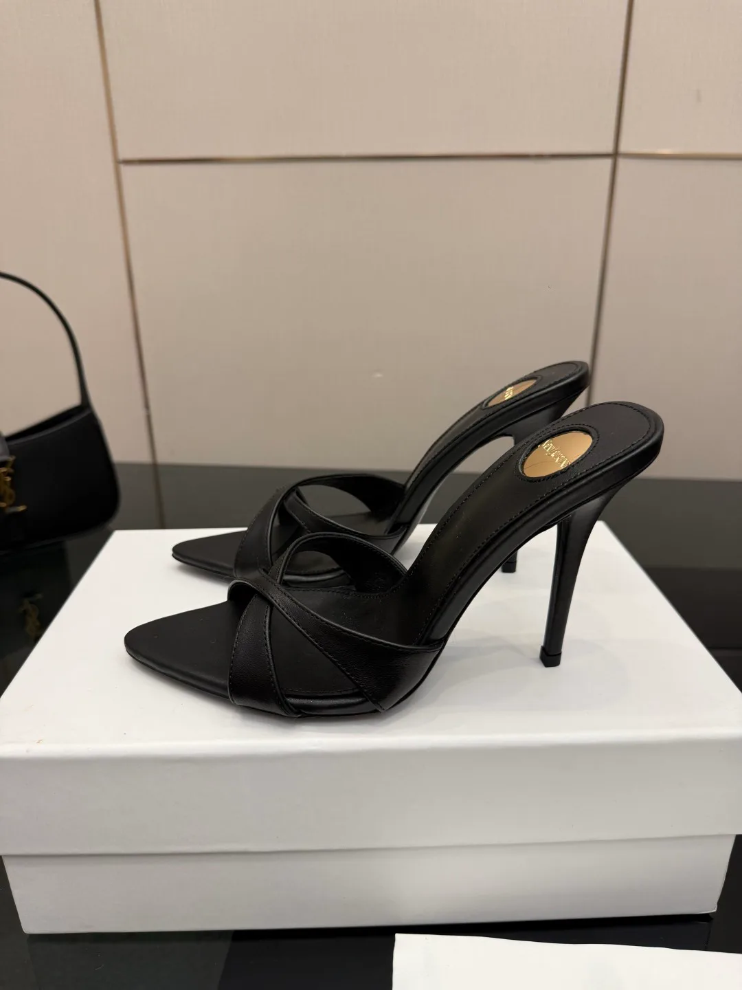 Босоножки Женские Saint Laurent 11424899