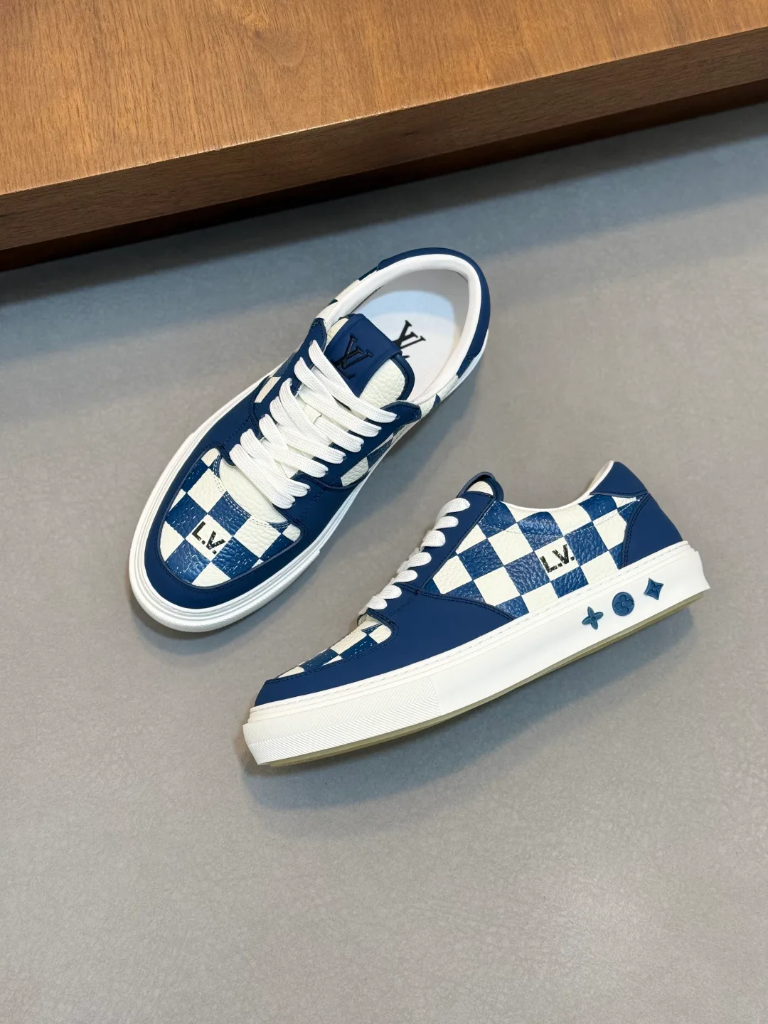 Кроссовки Мужские Louis Vuitton 17447613