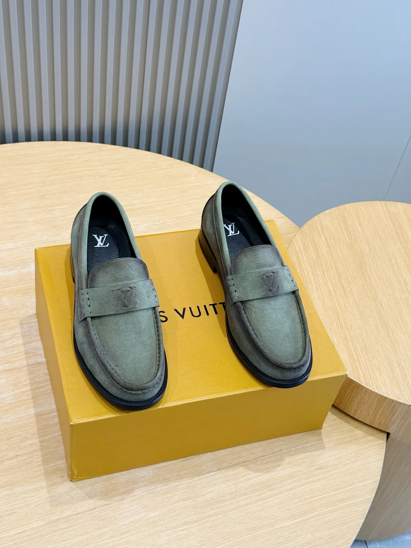 Лоферы И Туфли Мужские Louis Vuitton 18247428