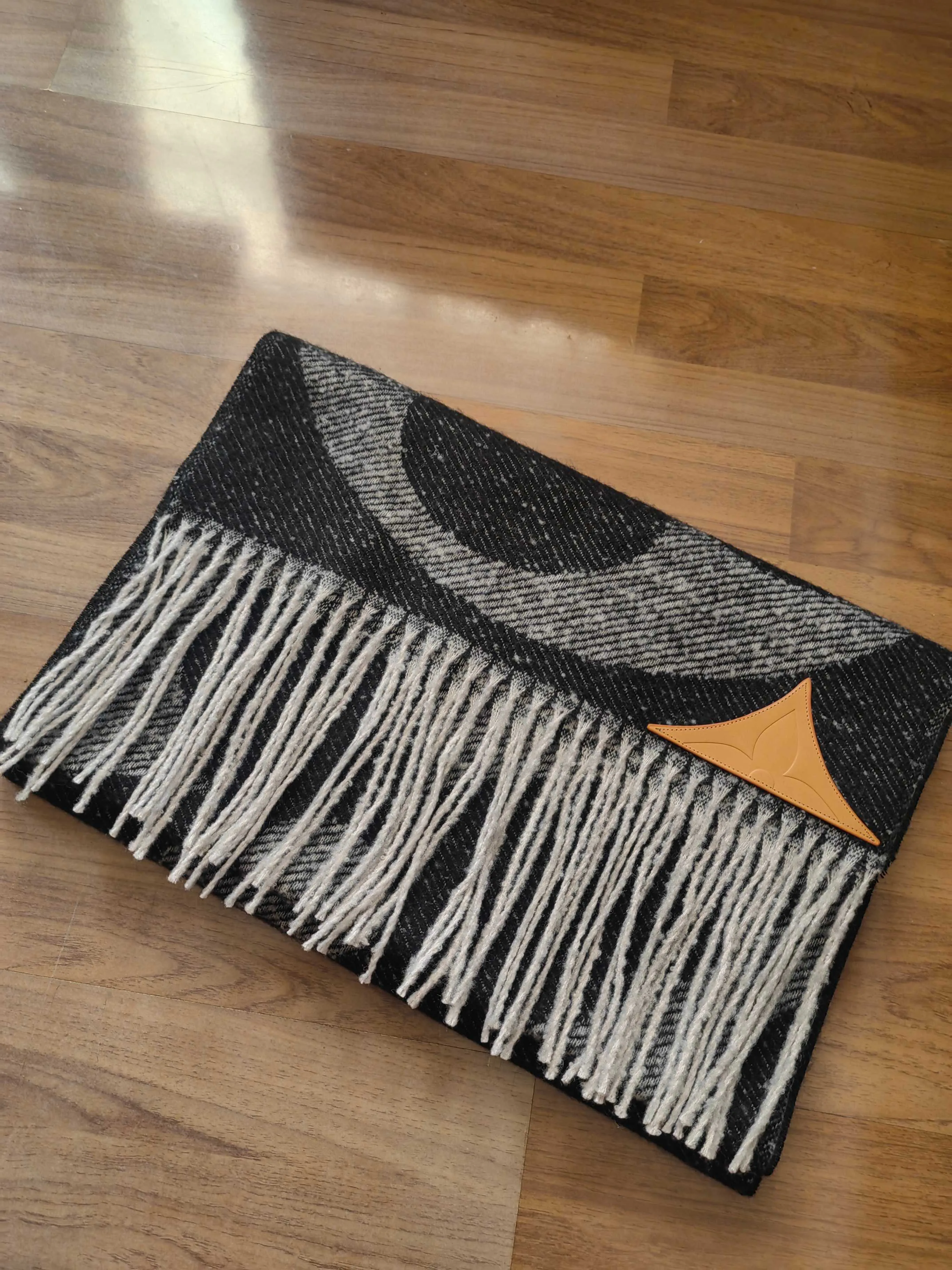 Шарфы Louis Vuitton 437831