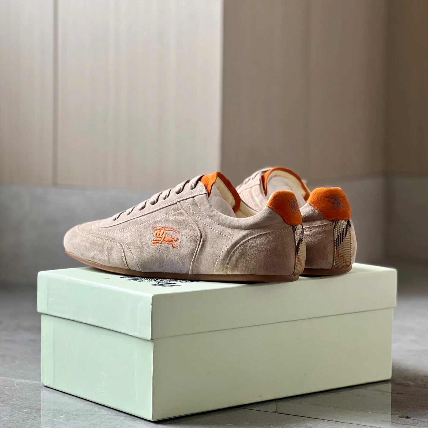 Кроссовки Женские Burberry 18589202