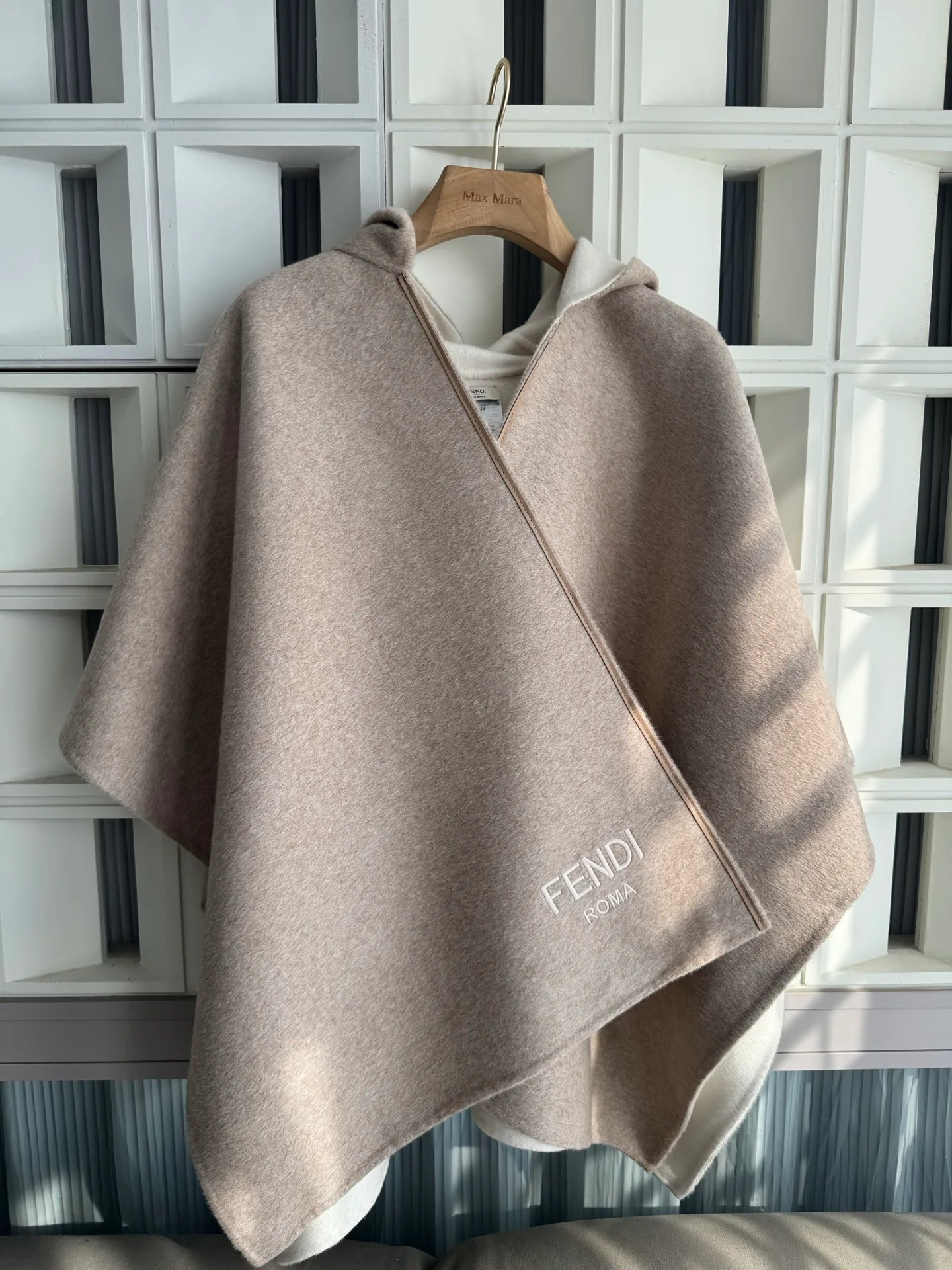 Пальто Женские Fendi 18739645
