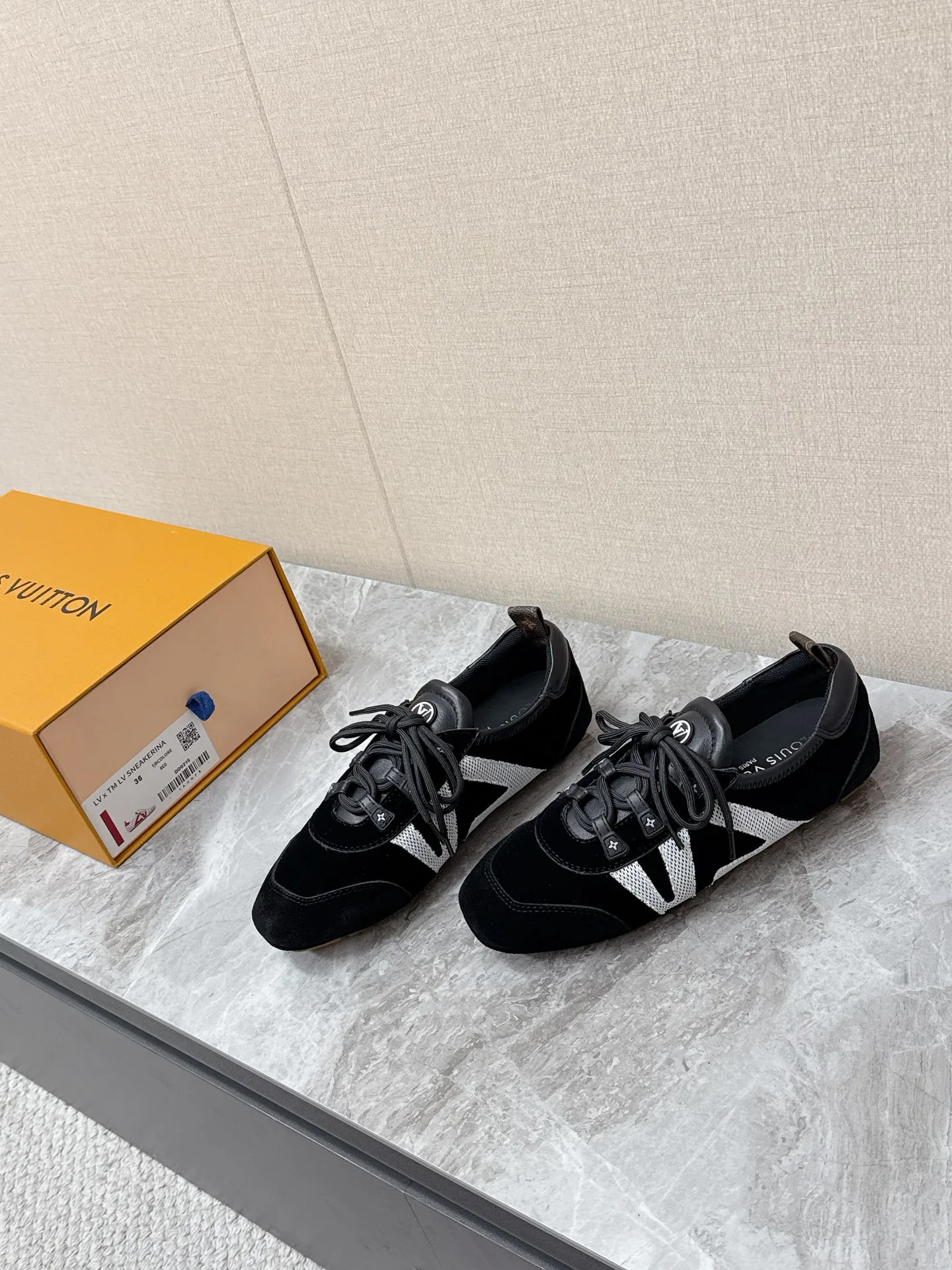 Кроссовки Женские Louis Vuitton 2625307