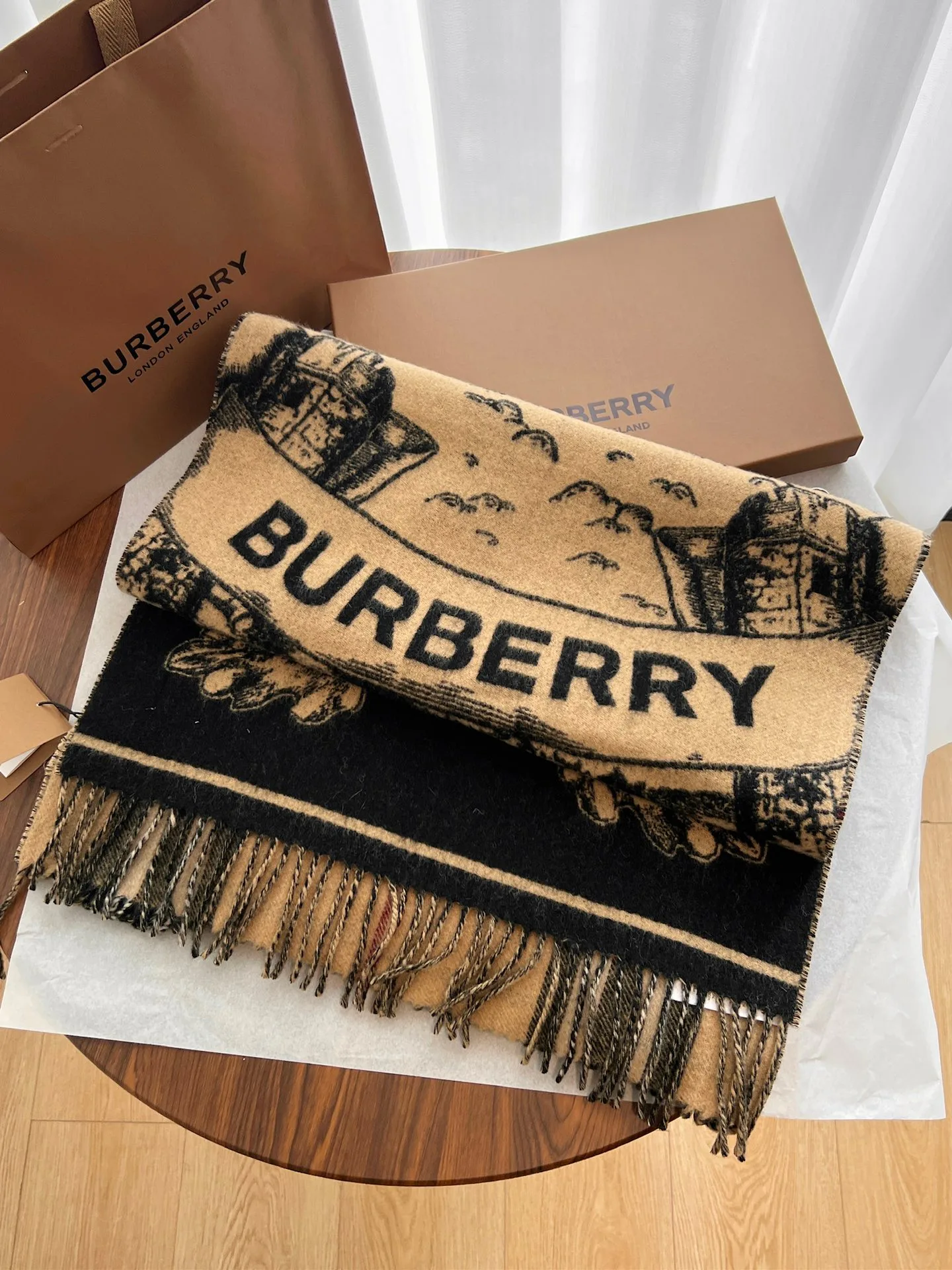 Шарфы Burberry 18659666