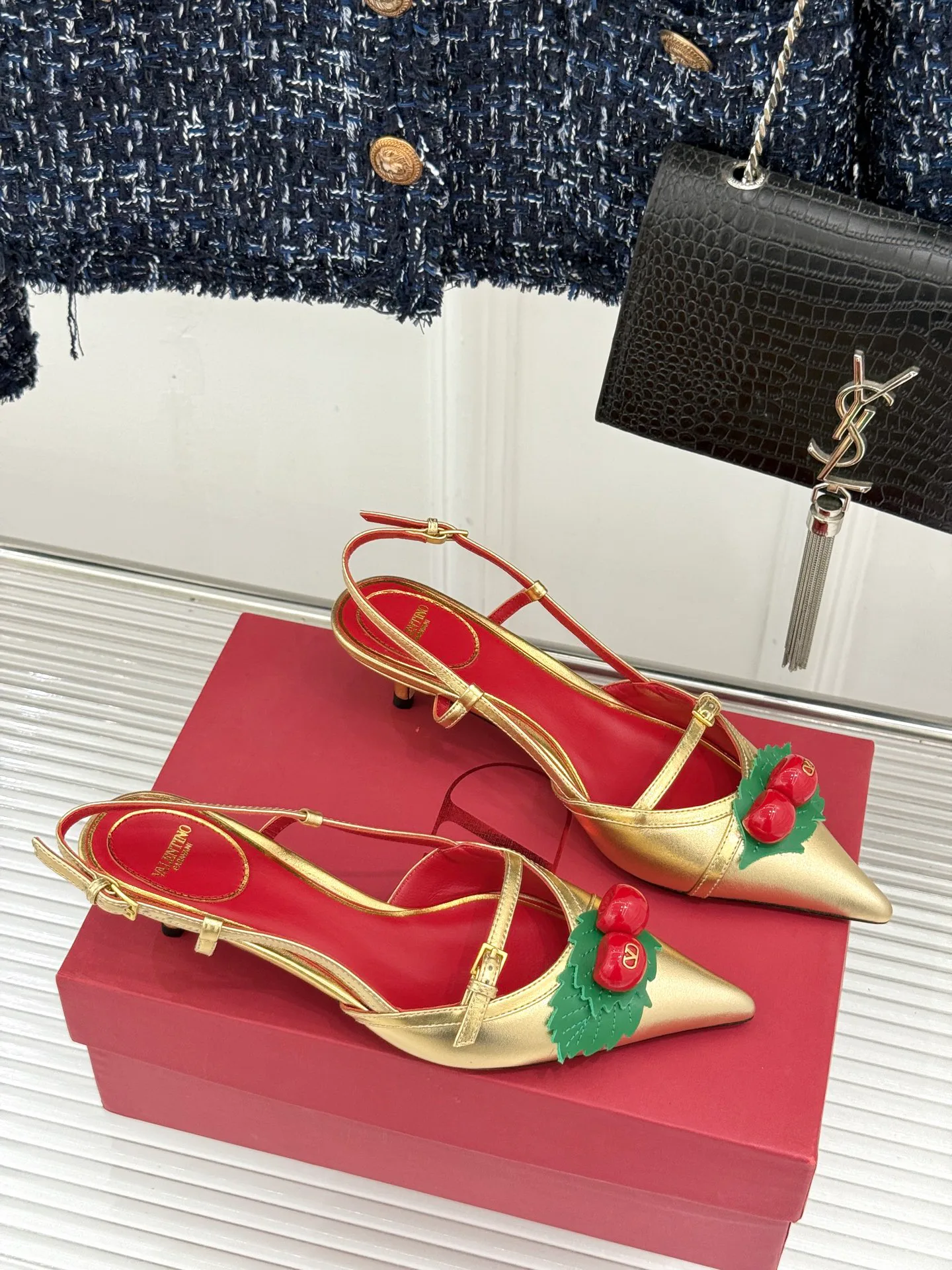 Босоножки Женские Valentino 16973356