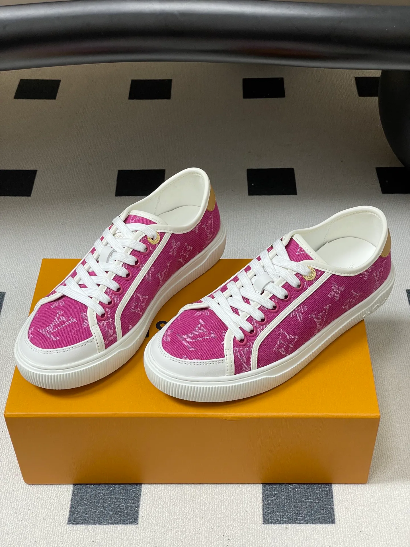 Кроссовки Женские Louis Vuitton 13343883